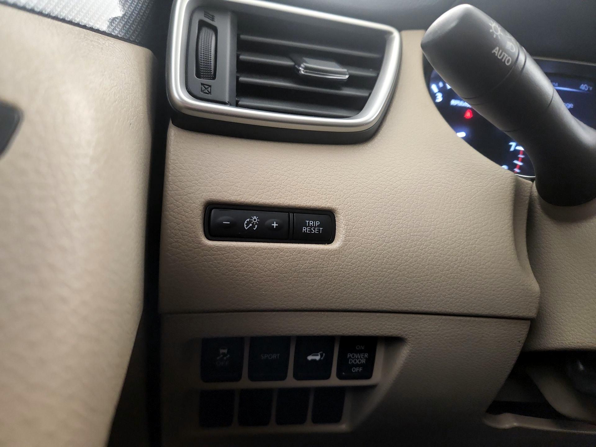 Thumbnail: 2014 Nissan Rogue - 11