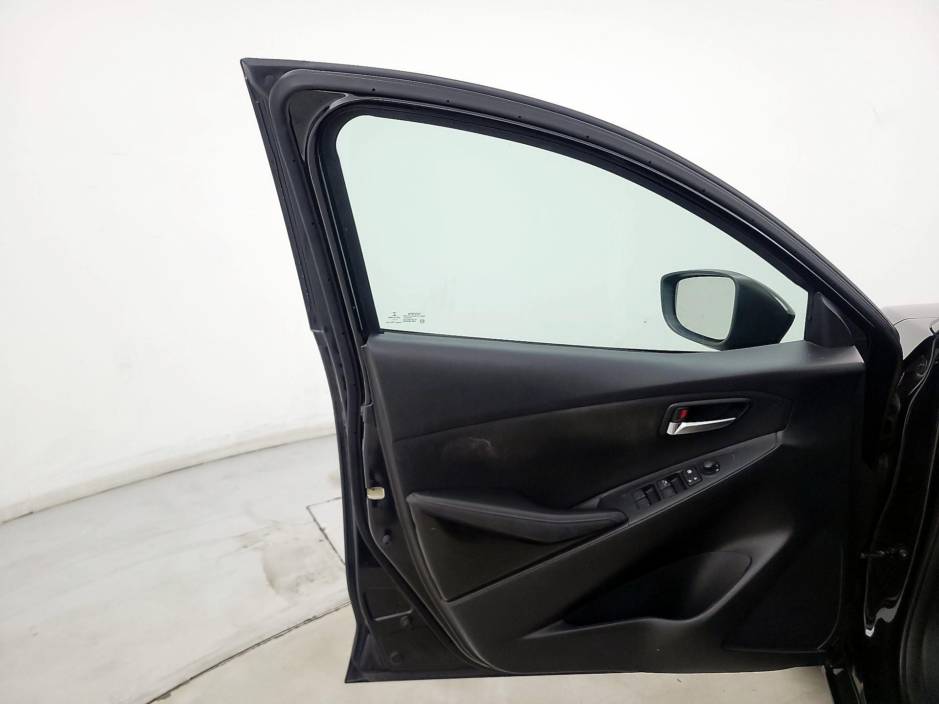 Thumbnail: 2017 Toyota Yaris iA - 12