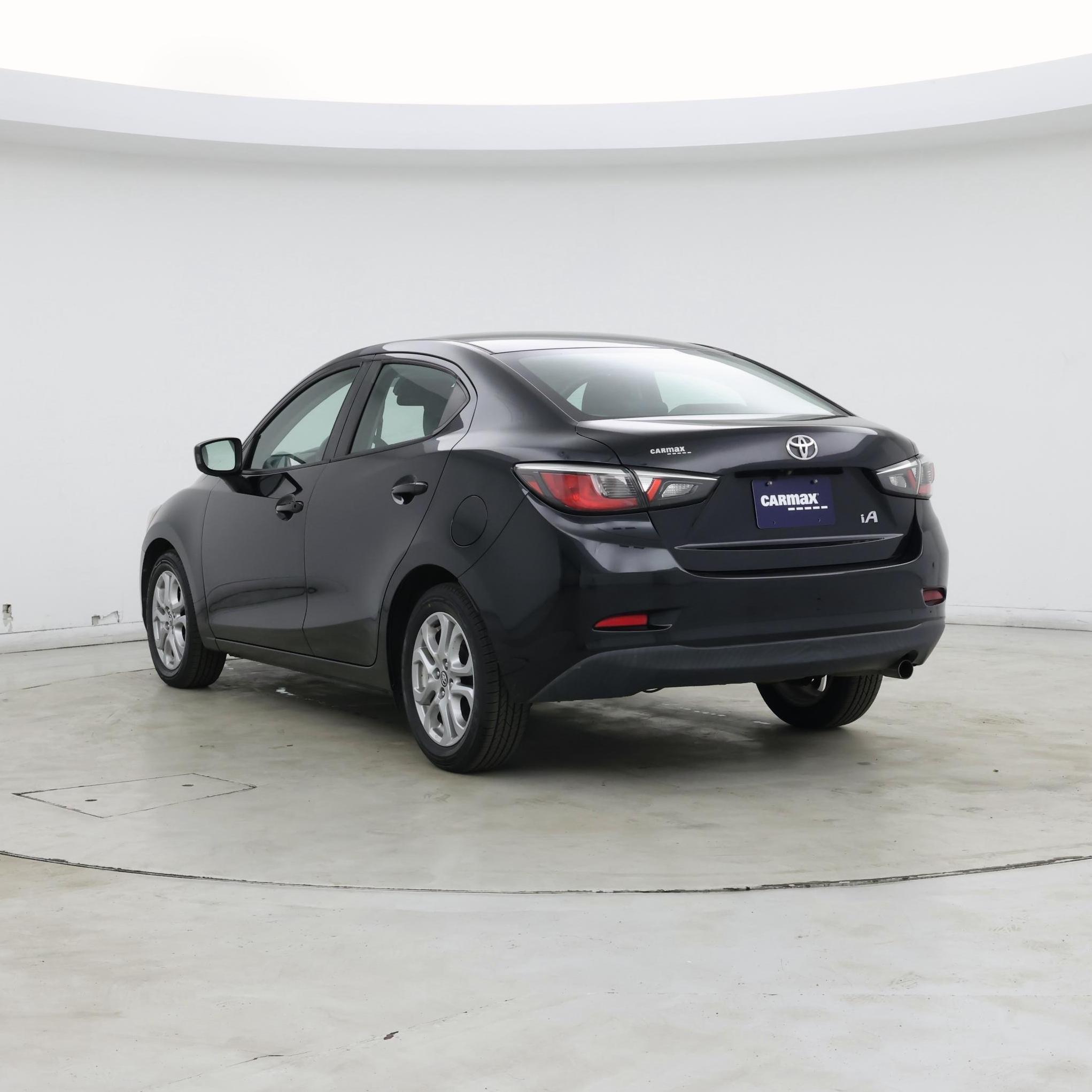 Thumbnail: 2017 Toyota Yaris iA - 2