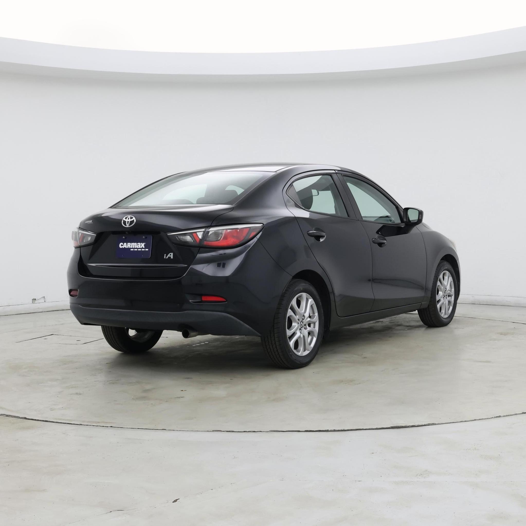 Thumbnail: 2017 Toyota Yaris iA - 8