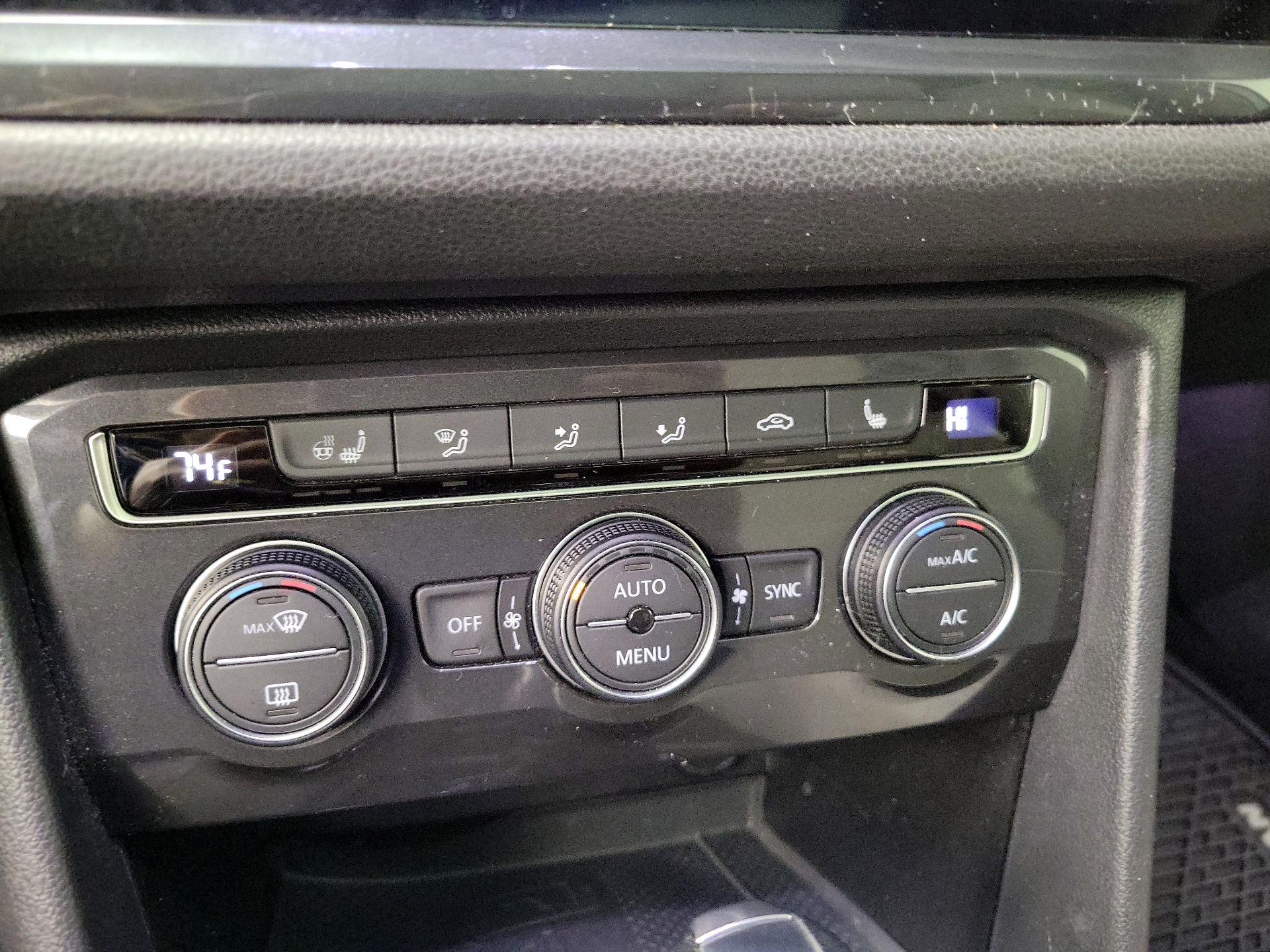 Thumbnail: 2020 Volkswagen Tiguan - 17