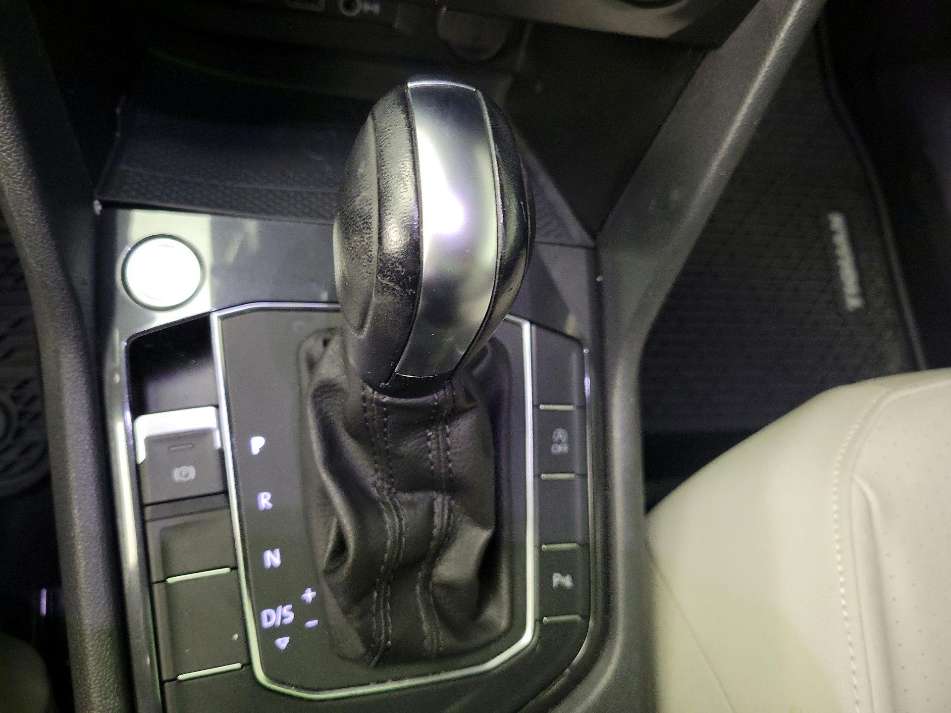 Thumbnail: 2020 Volkswagen Tiguan - 18