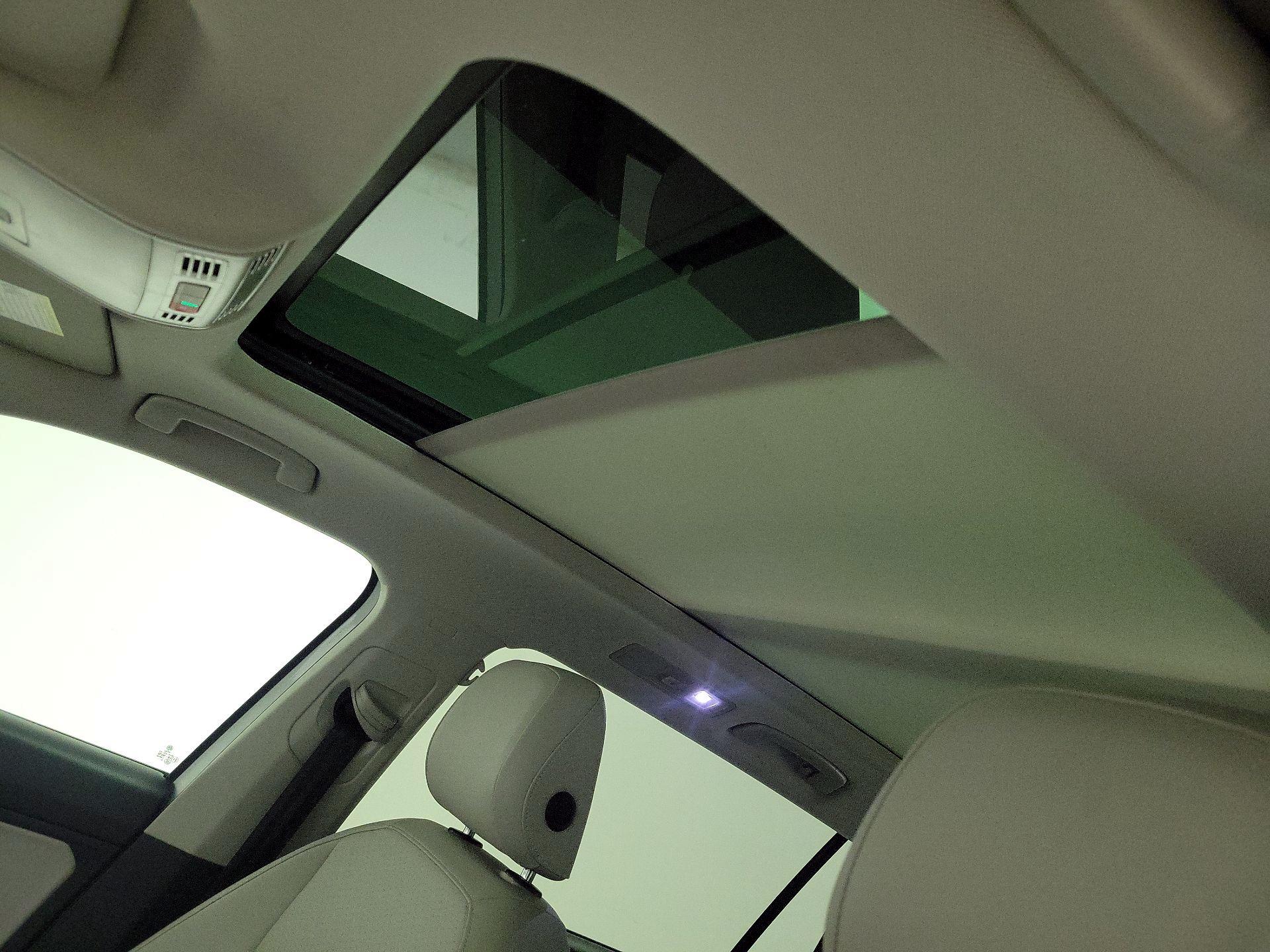 Thumbnail: 2020 Volkswagen Tiguan - 20