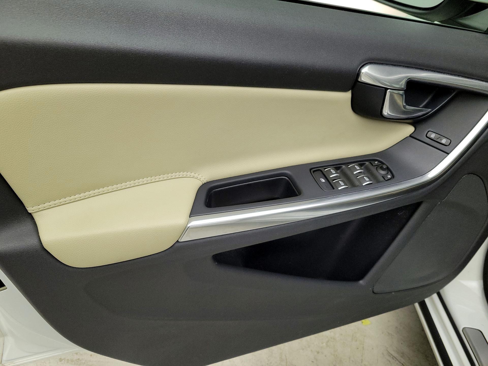 Thumbnail: 2017 Volvo S60 - 12