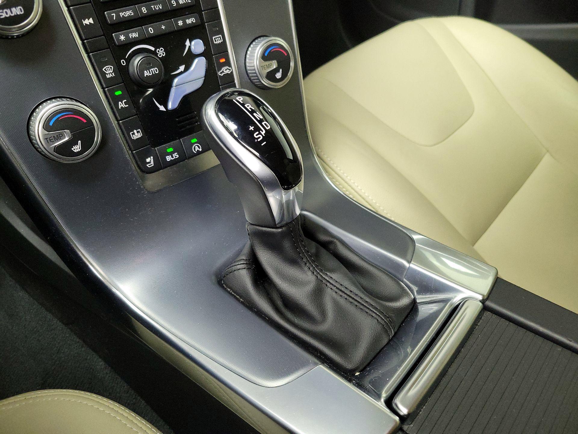 Thumbnail: 2017 Volvo S60 - 17