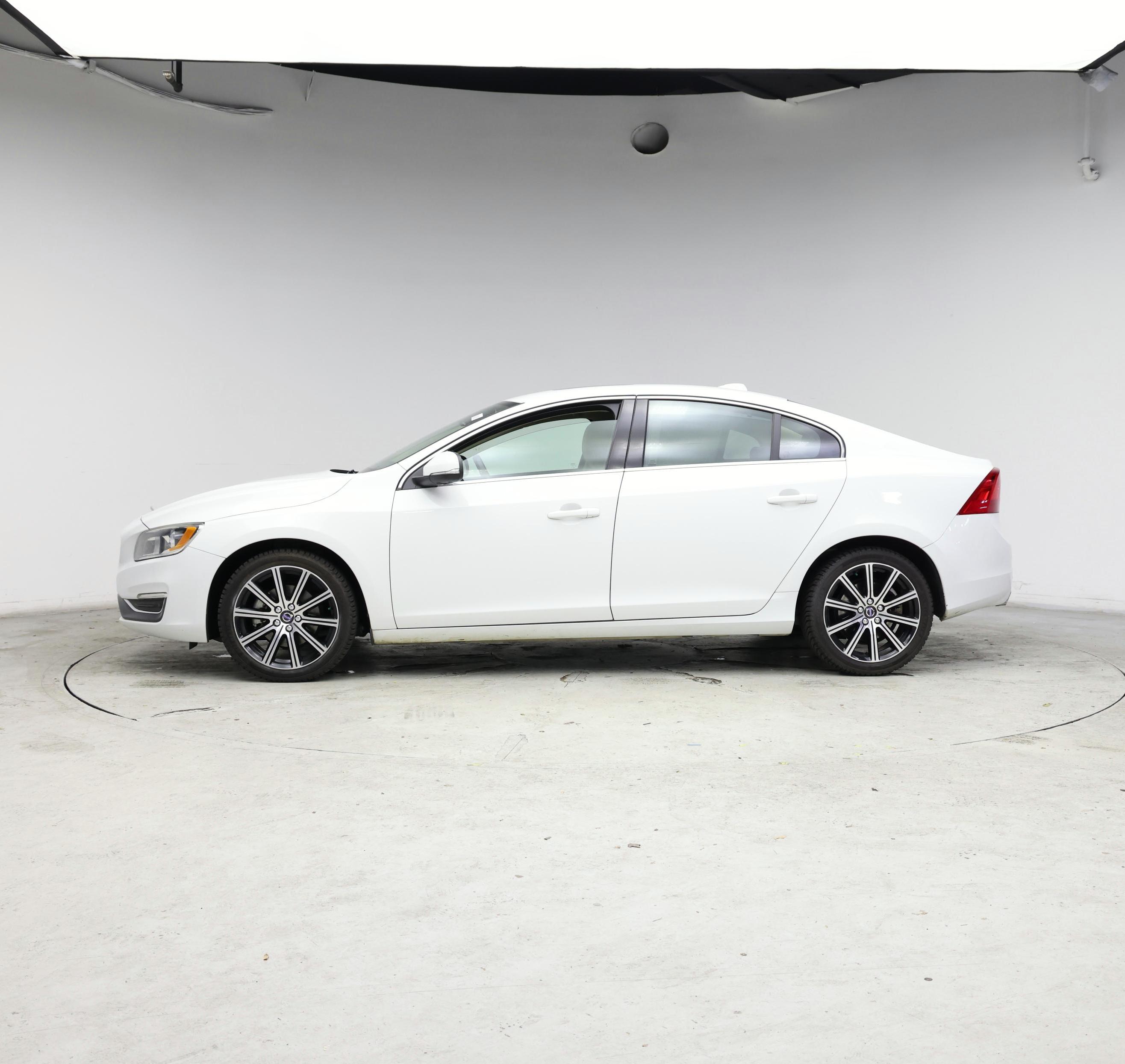 Thumbnail: 2017 Volvo S60 - 3