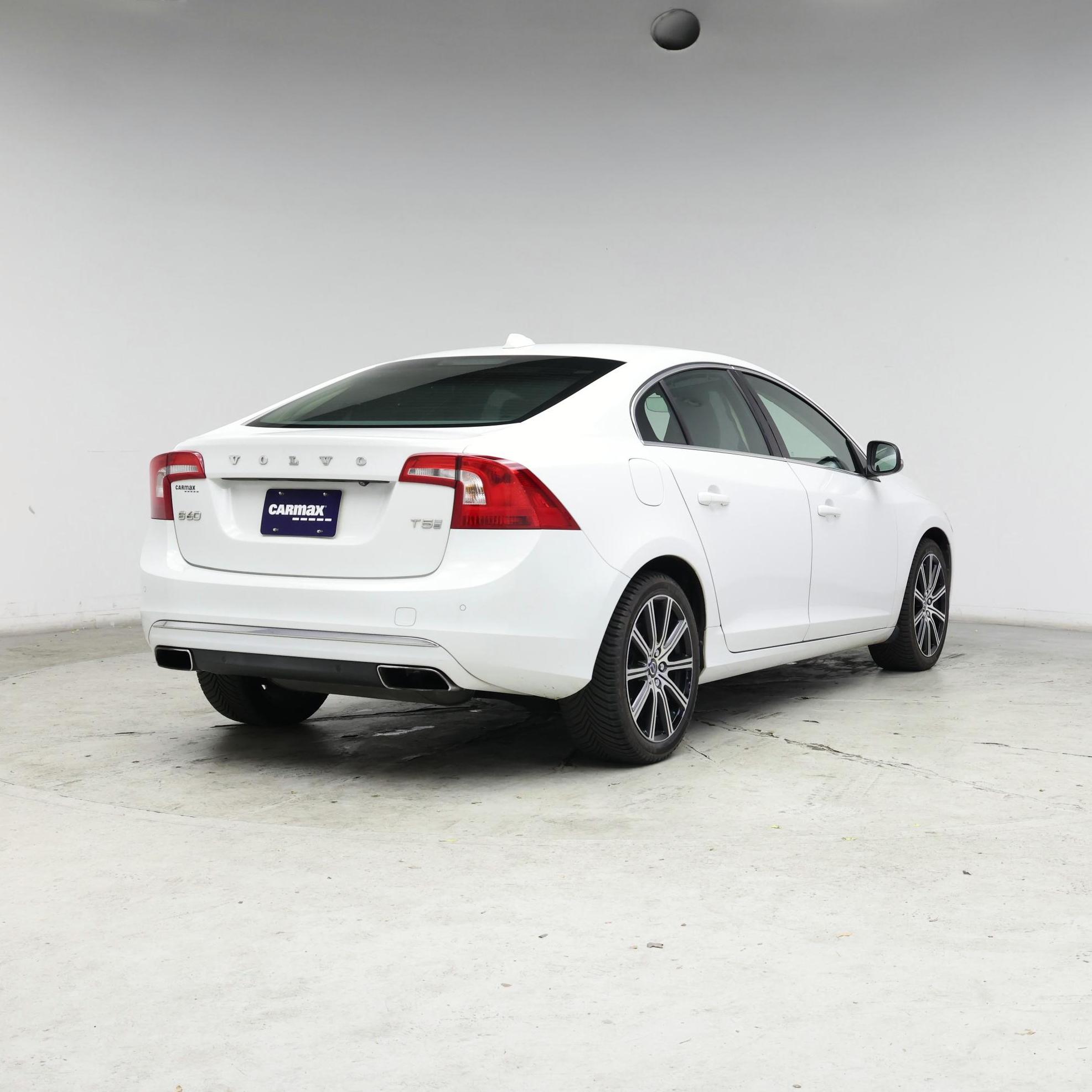 Thumbnail: 2017 Volvo S60 - 8