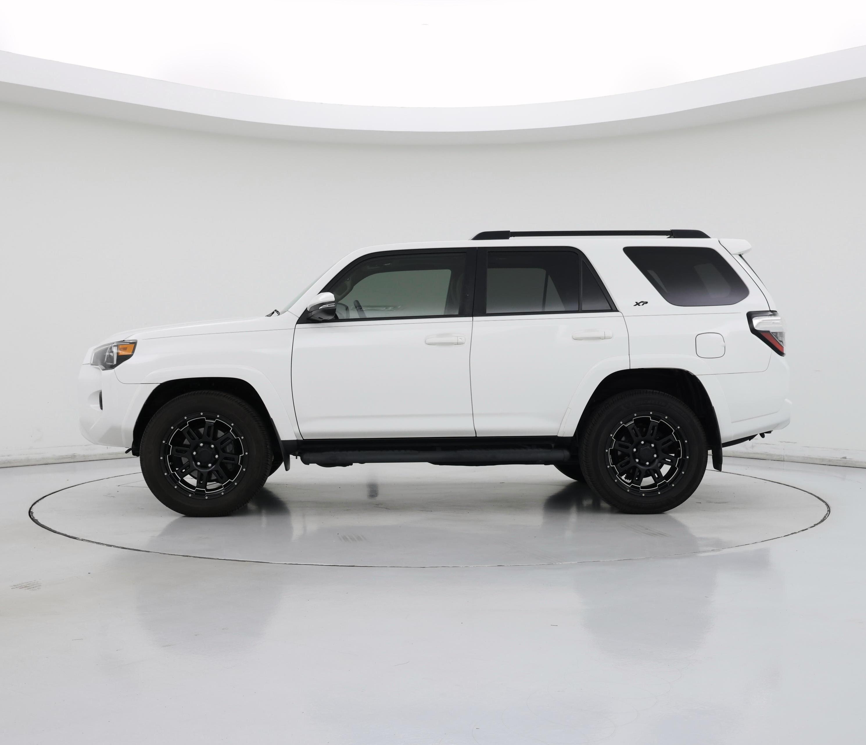 Thumbnail: 2019 Toyota 4Runner - 3