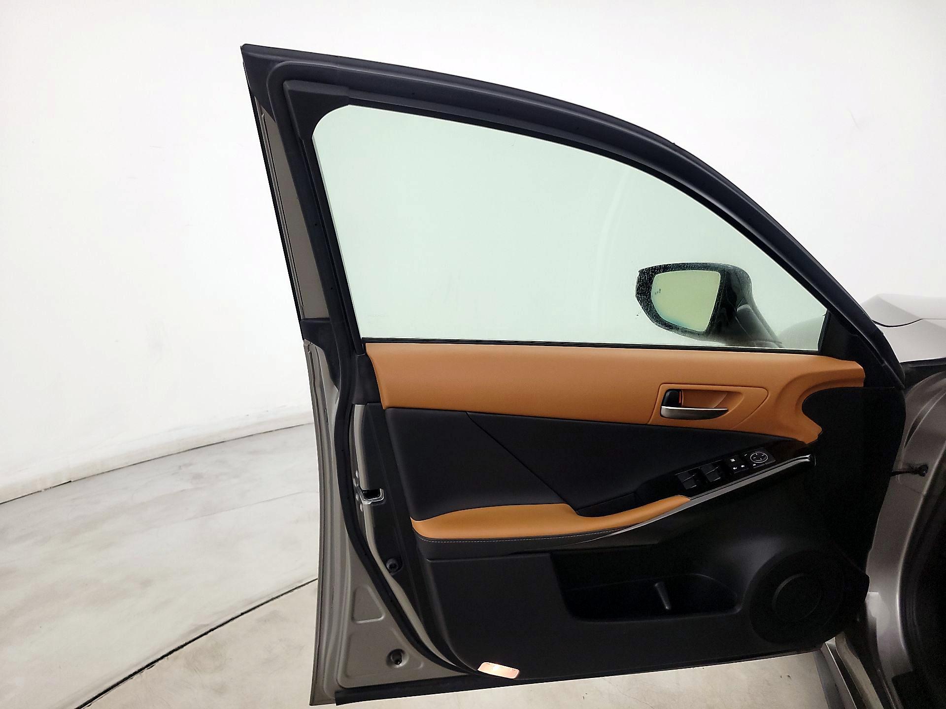 Thumbnail: 2021 Lexus IS - 12