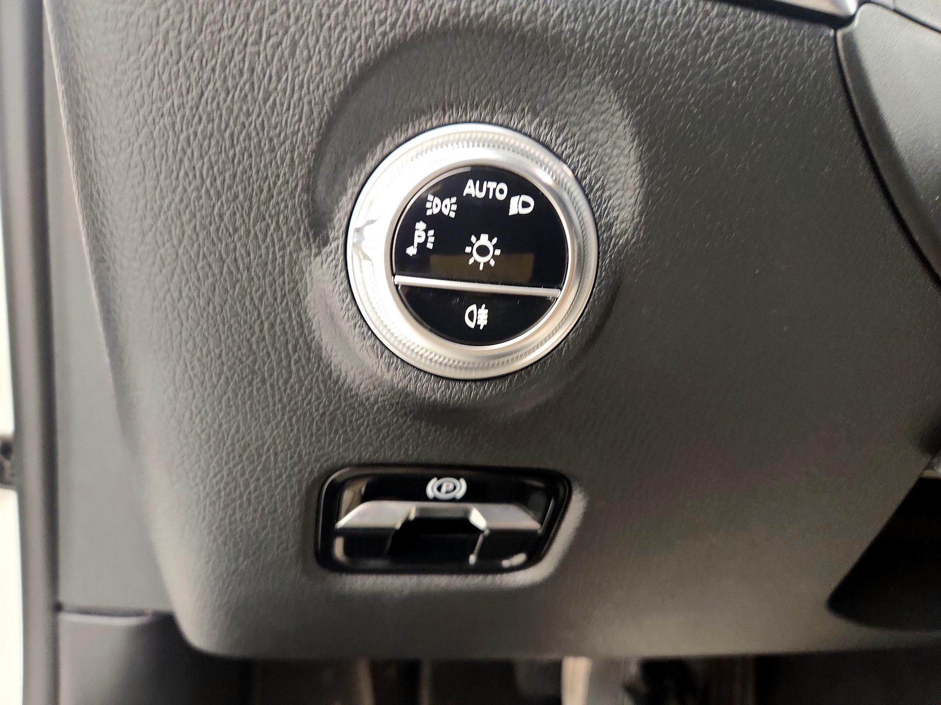 Thumbnail: 2023 Mercedes-Benz C-Class - 13