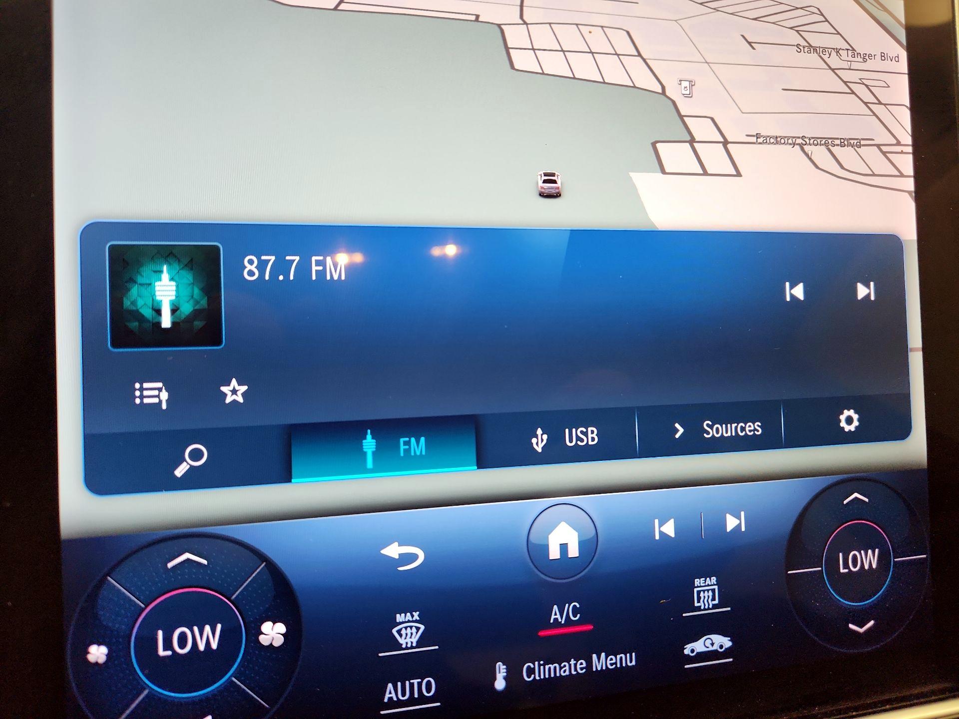 Thumbnail: 2023 Mercedes-Benz C-Class - 16