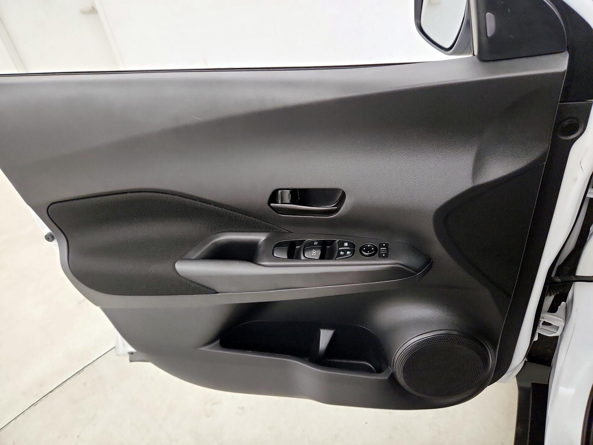 Thumbnail: 2023 Nissan Kicks - 12