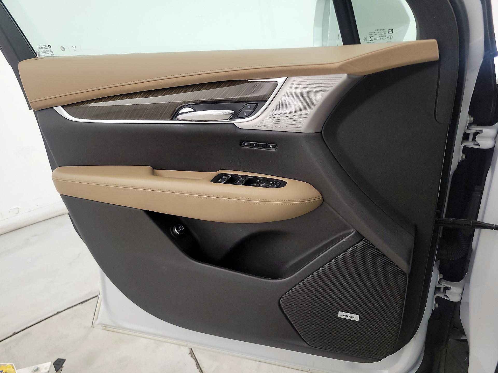 Thumbnail: 2020 Cadillac XT6 - 12