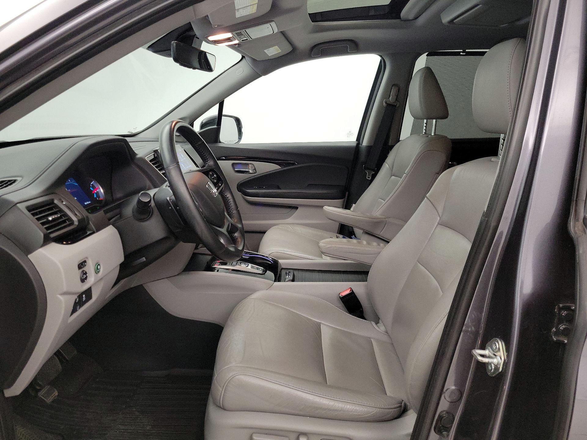 Thumbnail: 2019 Honda Pilot - 9