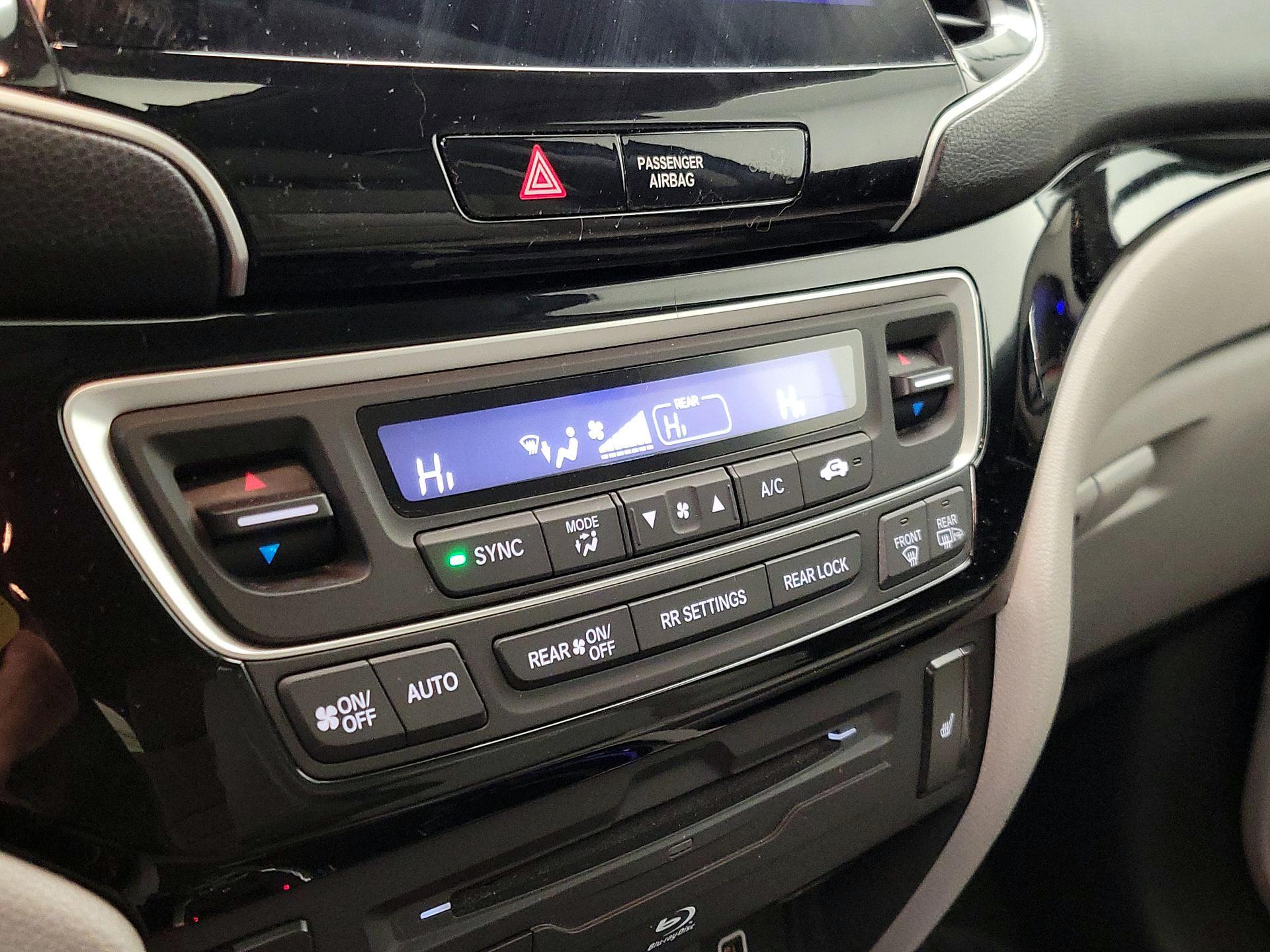 Thumbnail: 2019 Honda Pilot - 14