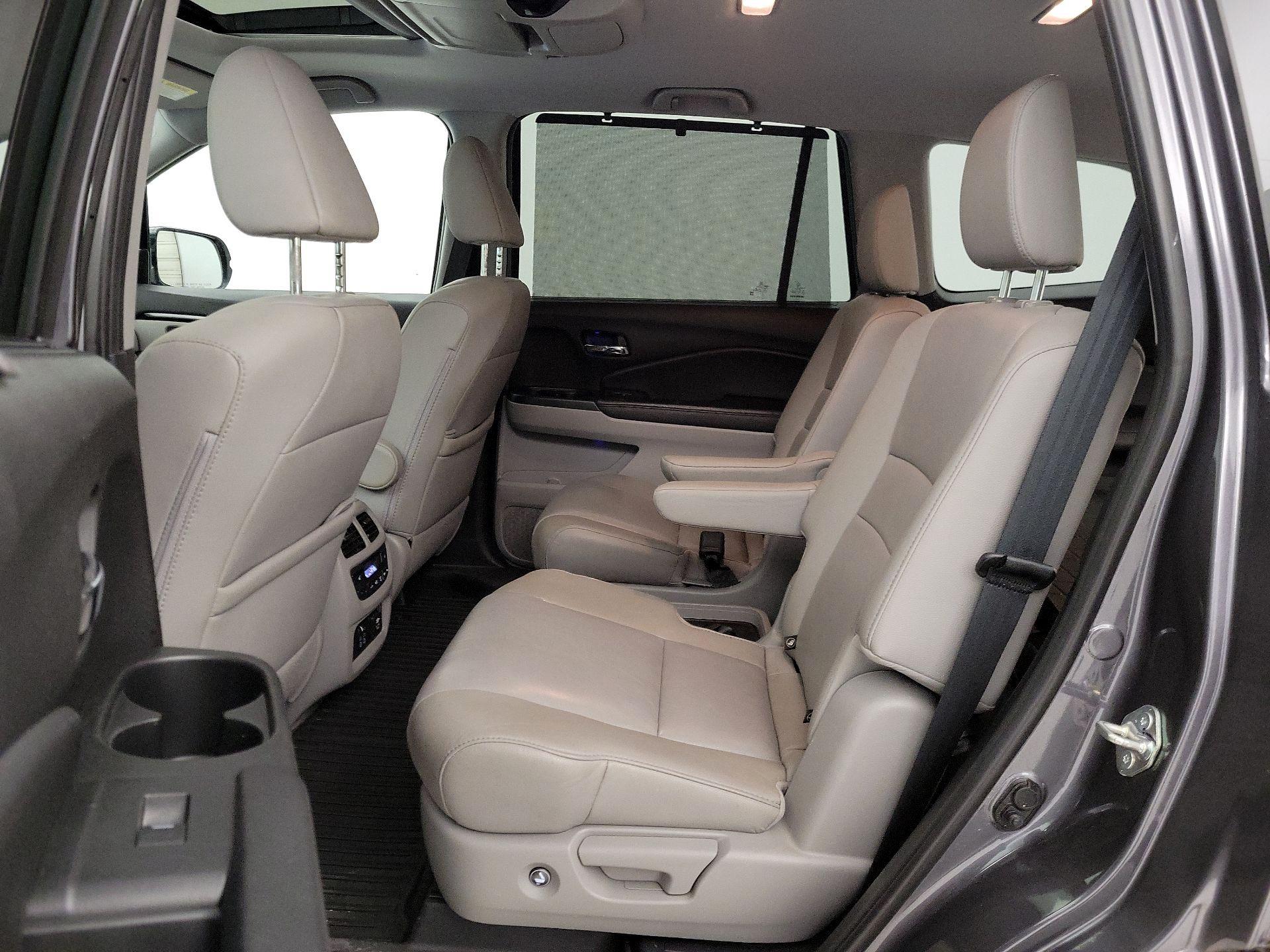 Thumbnail: 2019 Honda Pilot - 18