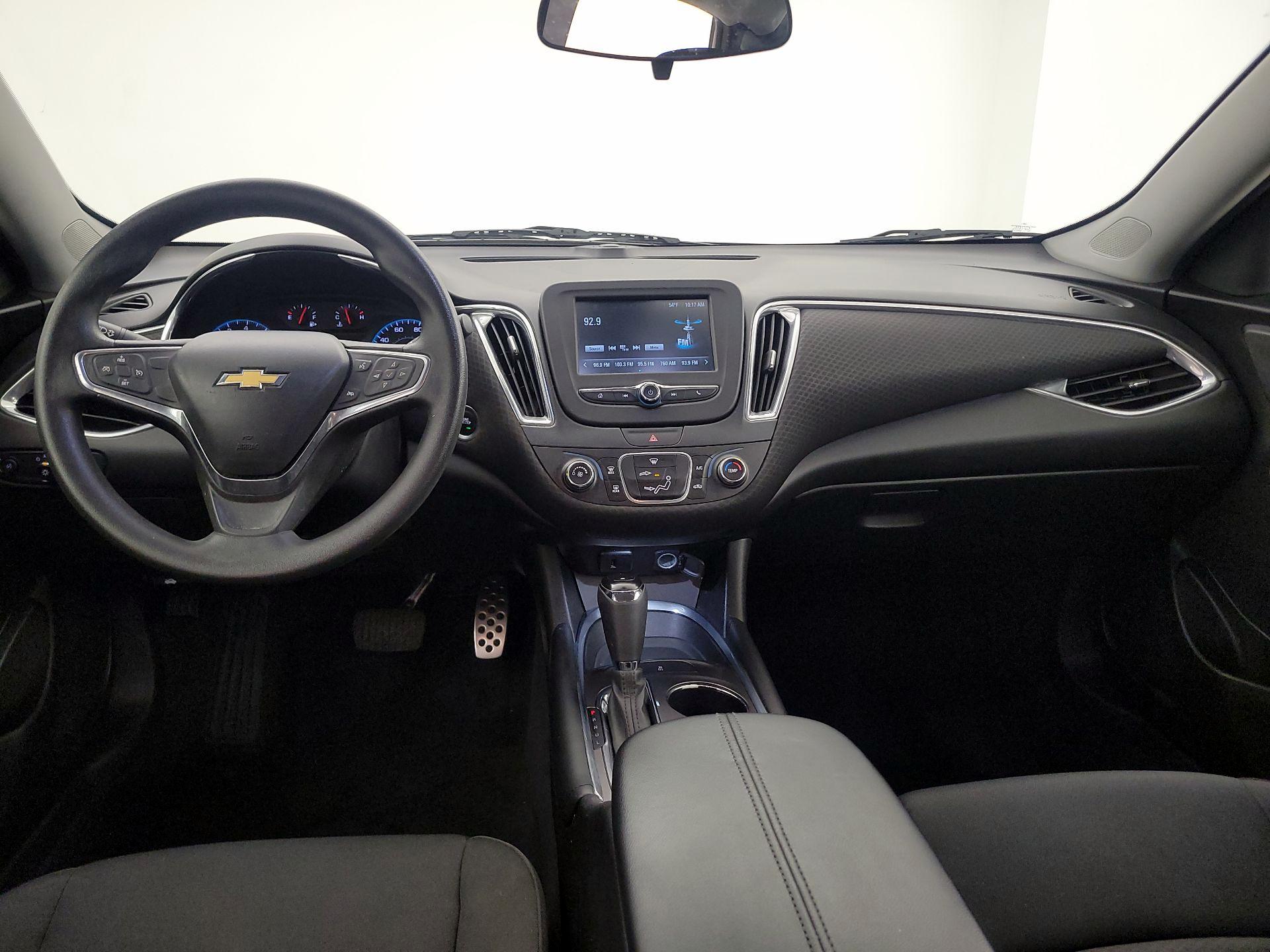 Thumbnail: 2016 Chevrolet Malibu - 9