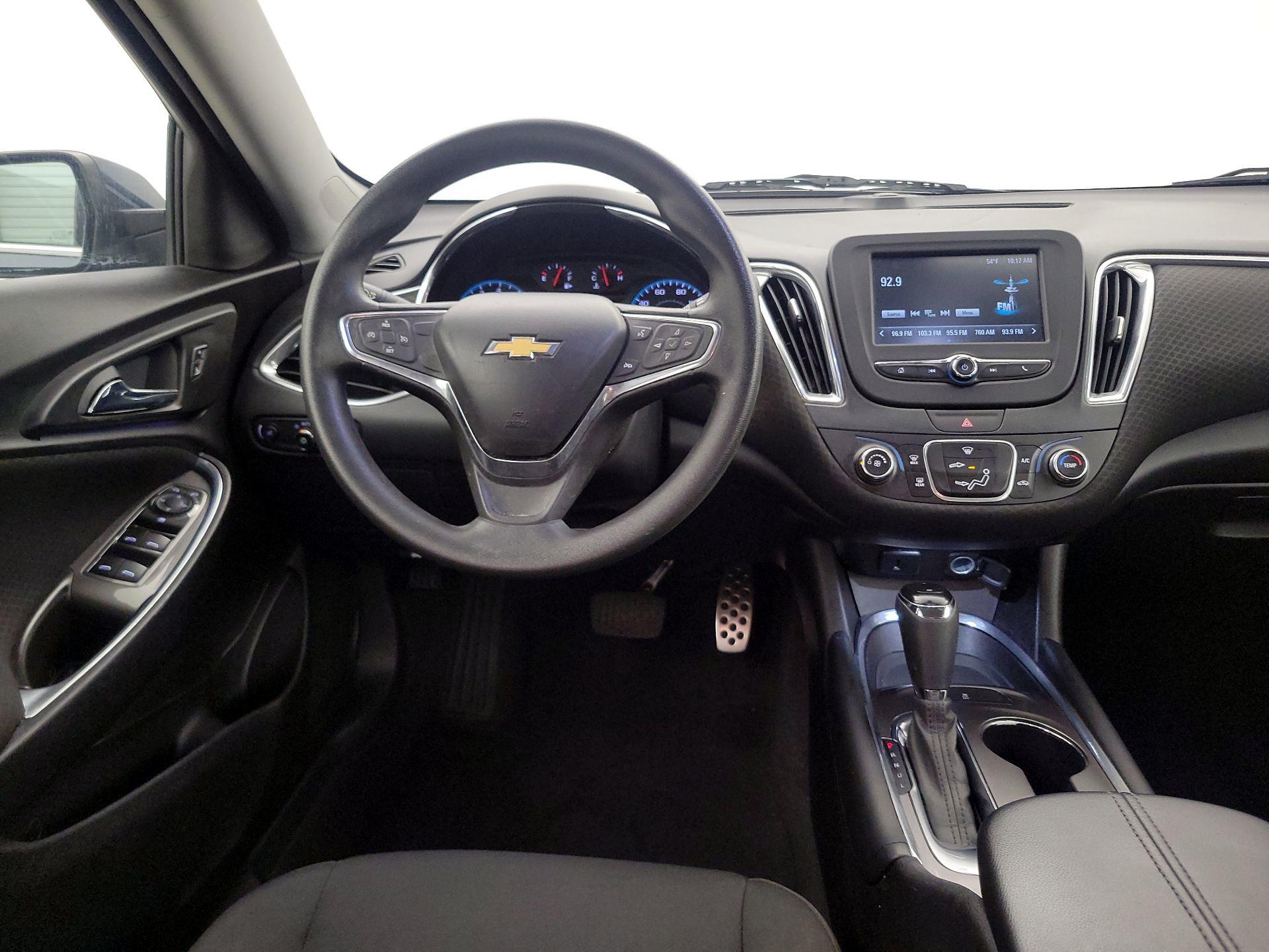 Thumbnail: 2016 Chevrolet Malibu - 10