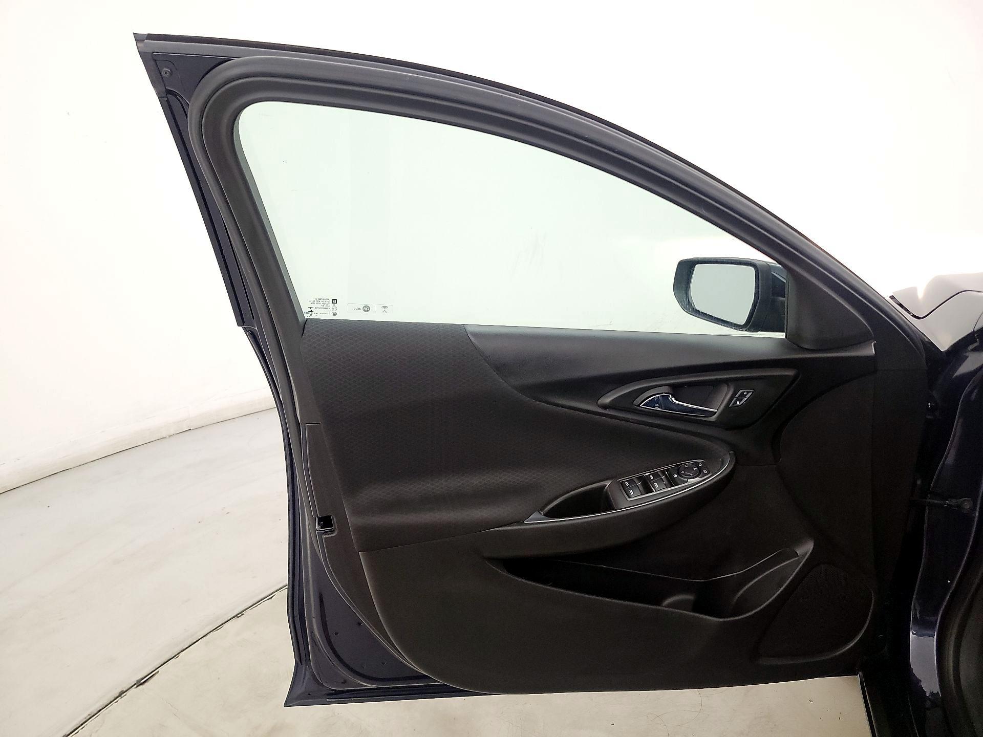 Thumbnail: 2016 Chevrolet Malibu - 12