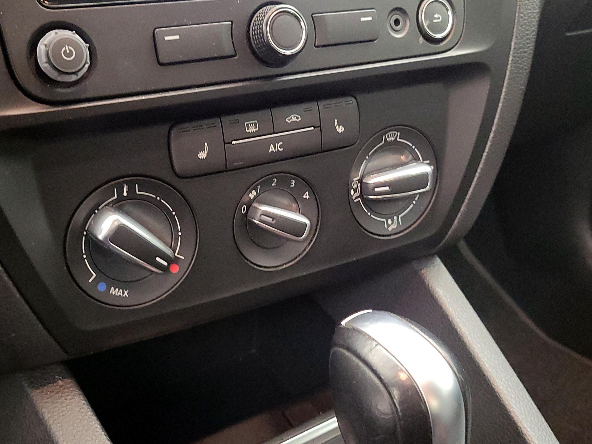 Thumbnail: 2015 Volkswagen Jetta - 16