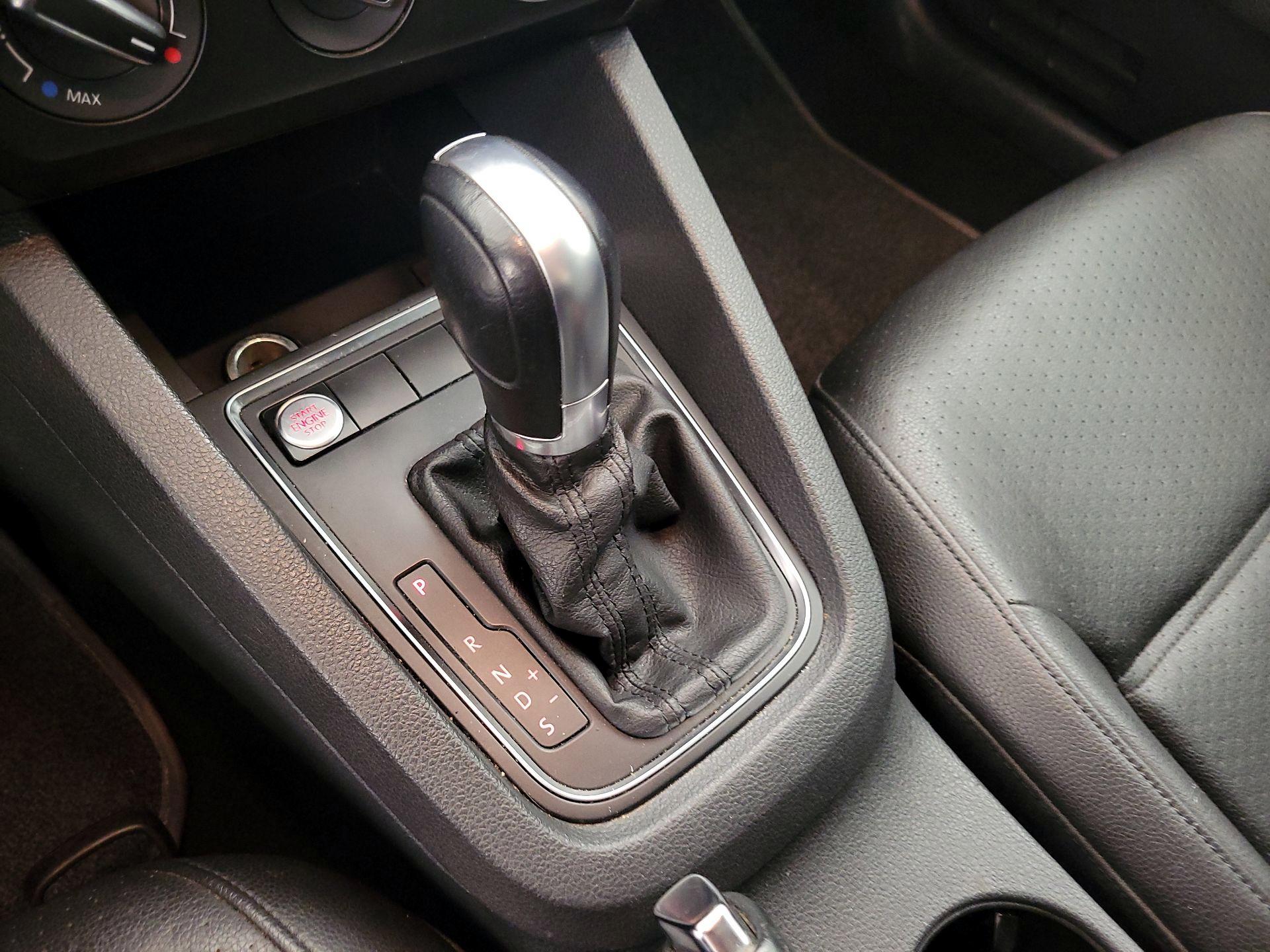 Thumbnail: 2015 Volkswagen Jetta - 17