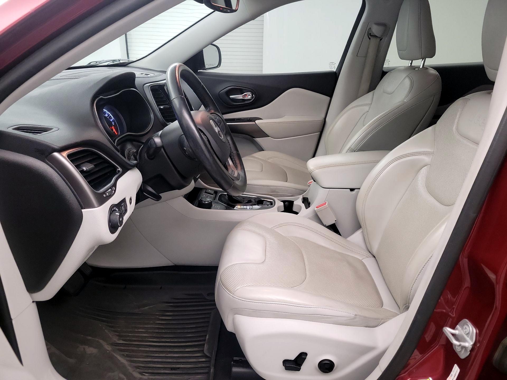 Thumbnail: 2019 Jeep Cherokee - 9