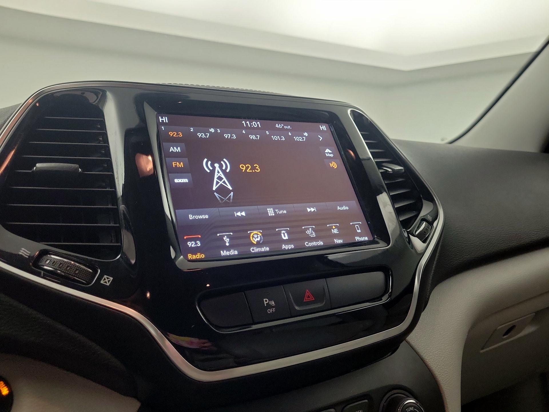 Thumbnail: 2019 Jeep Cherokee - 14