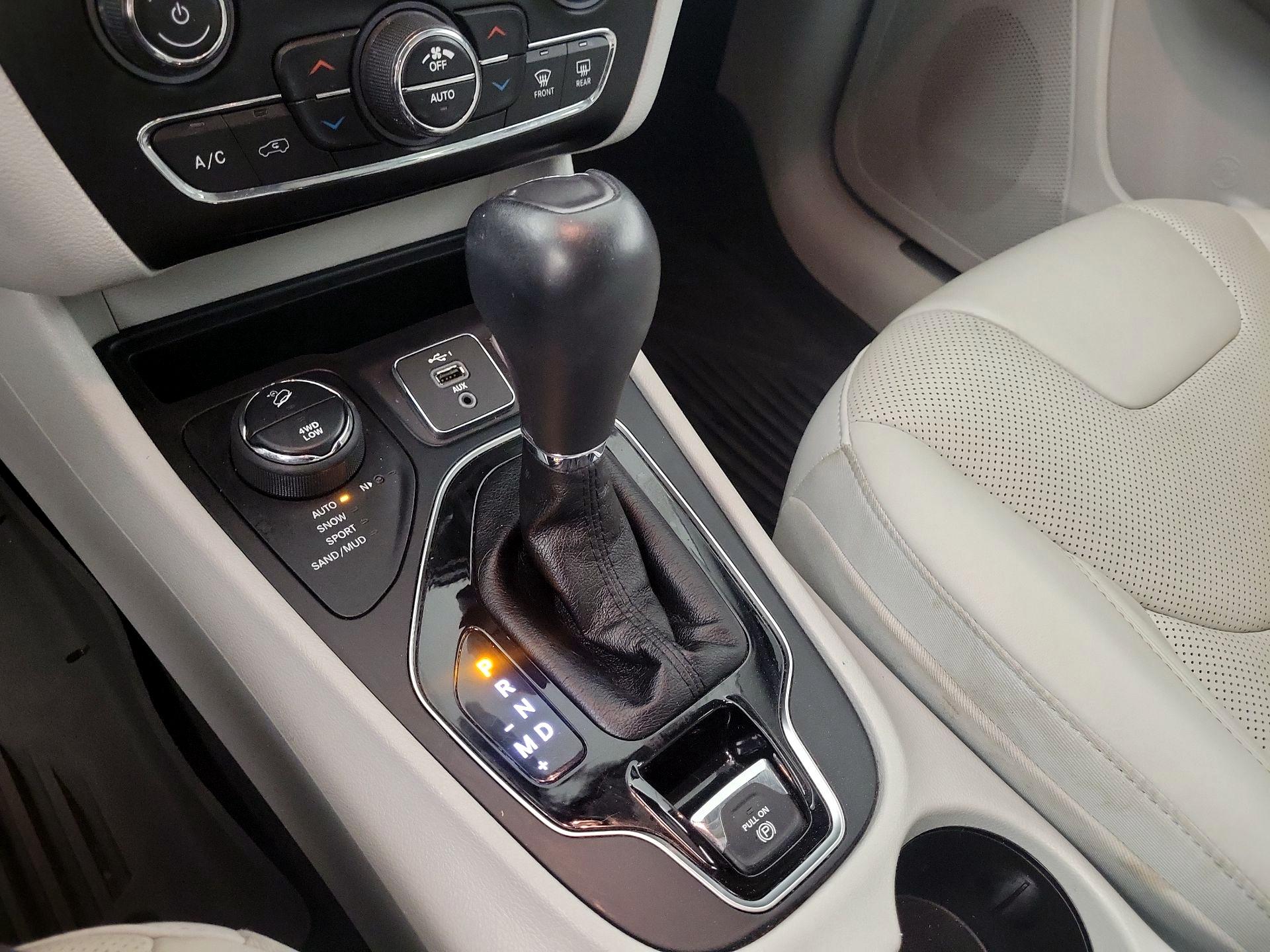 Thumbnail: 2019 Jeep Cherokee - 16