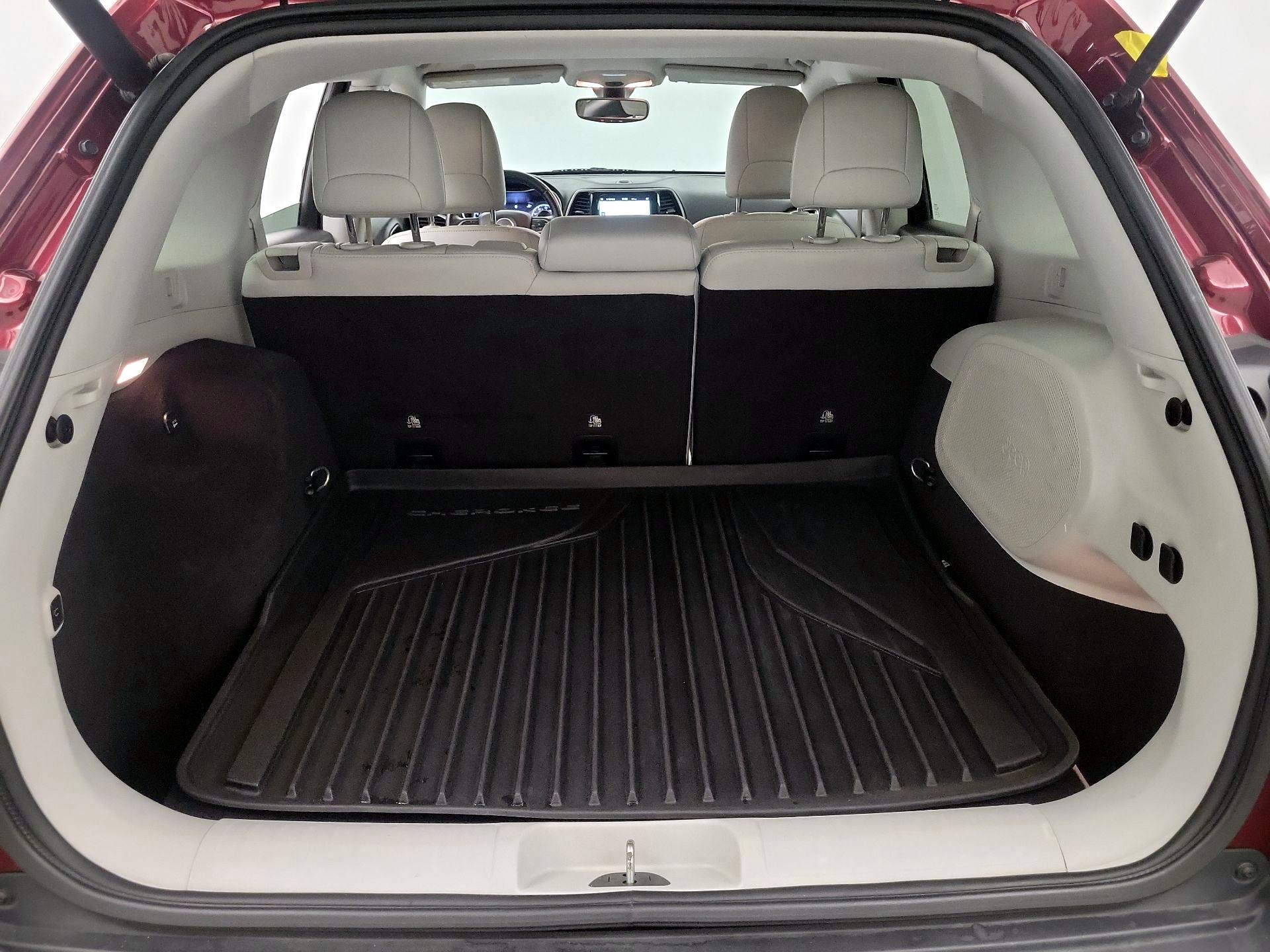 Thumbnail: 2019 Jeep Cherokee - 19