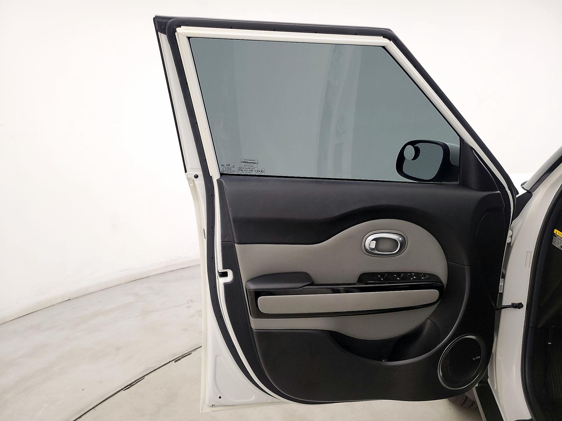 Thumbnail: 2016 Kia Soul - 12