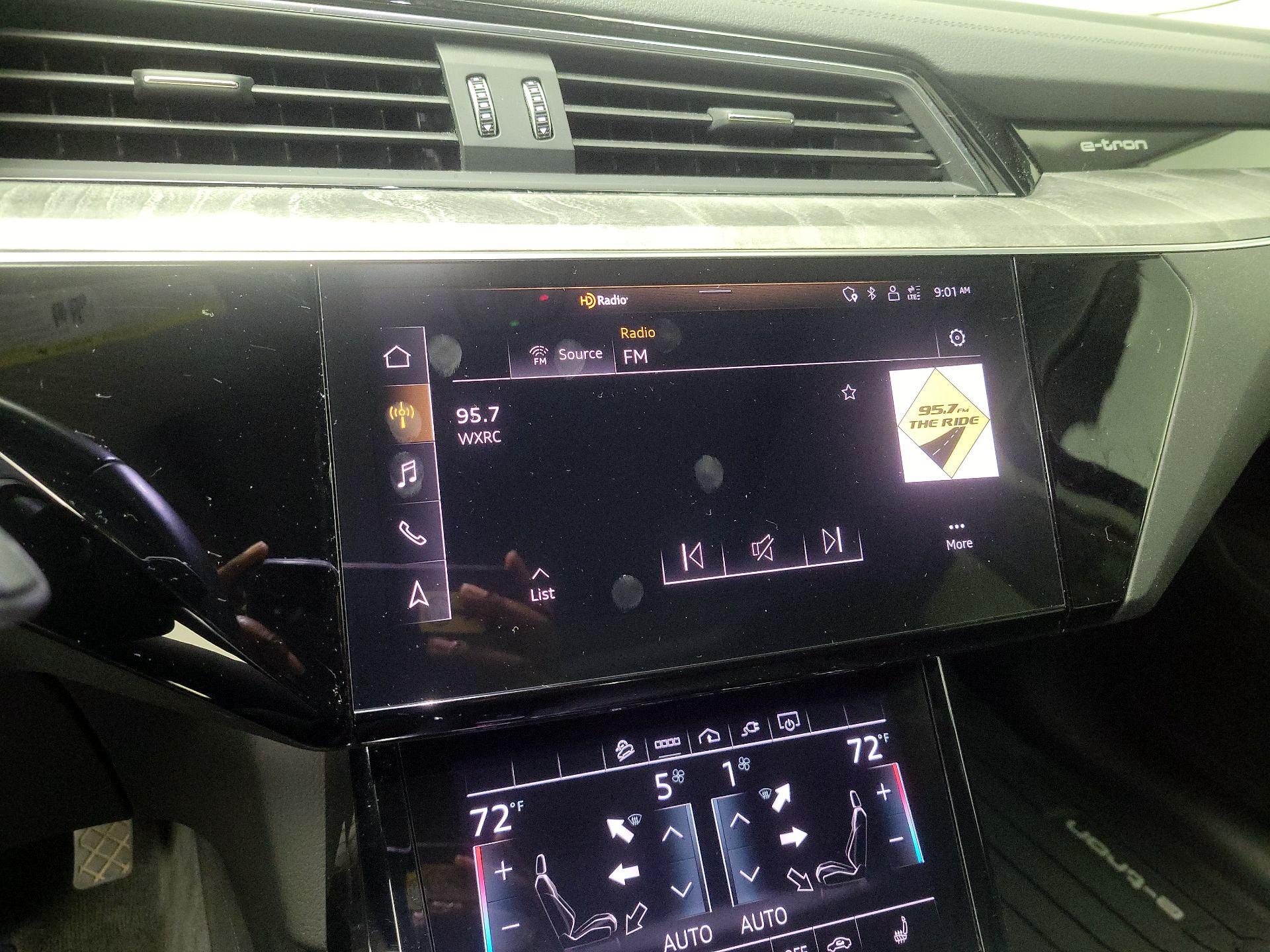 Thumbnail: 2022 Audi e-tron - 16