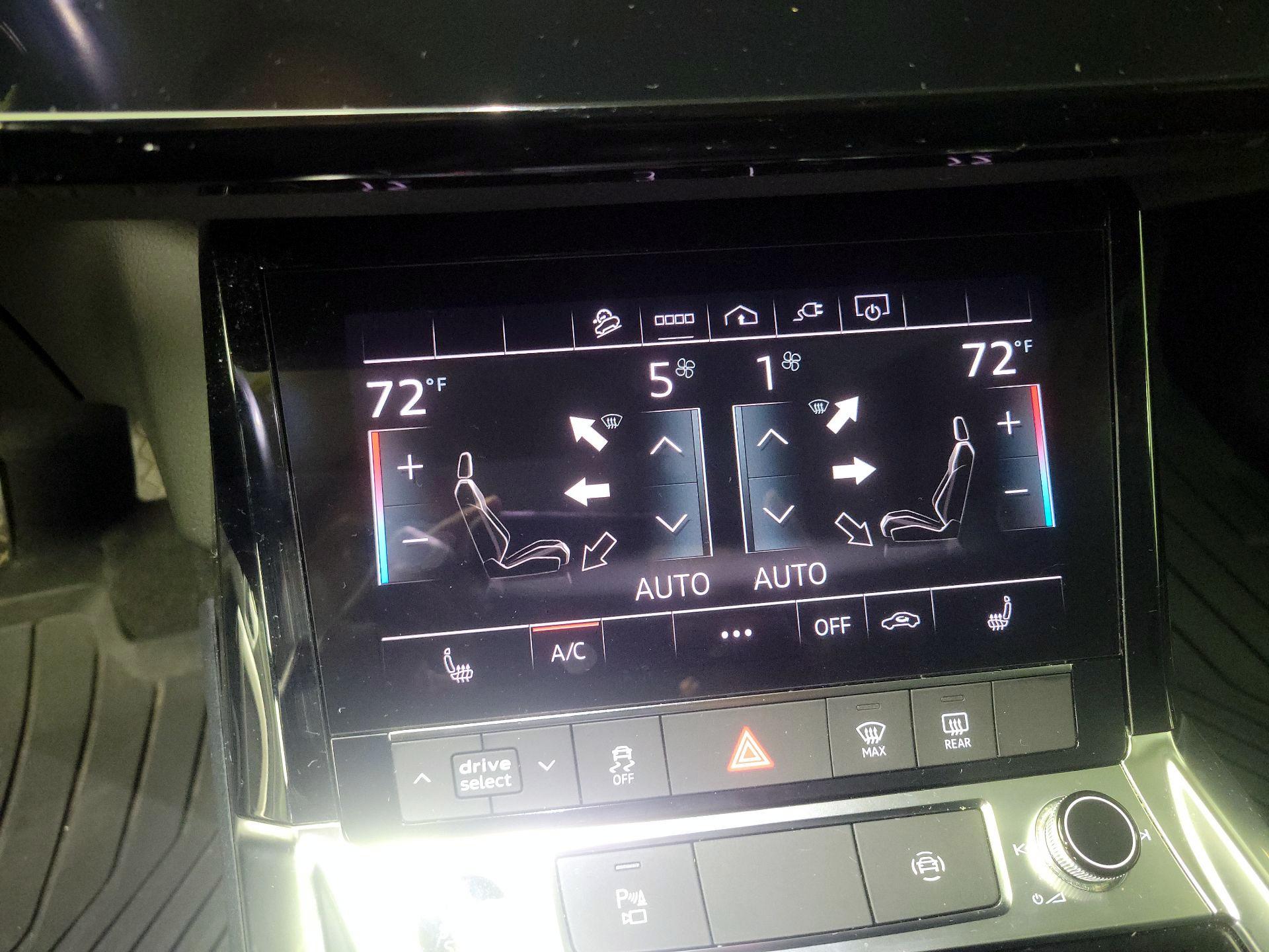 Thumbnail: 2022 Audi e-tron - 17