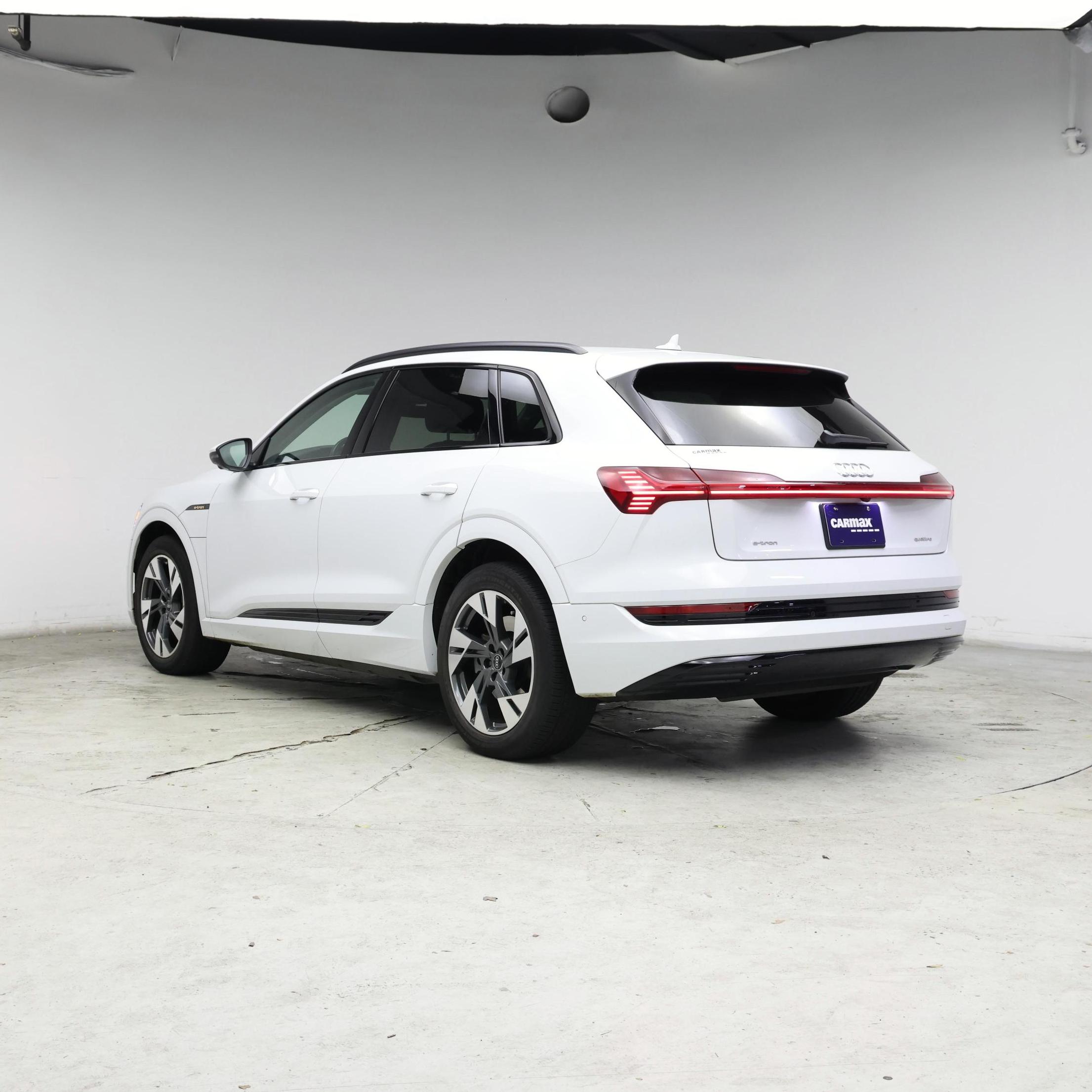 Thumbnail: 2022 Audi e-tron - 2