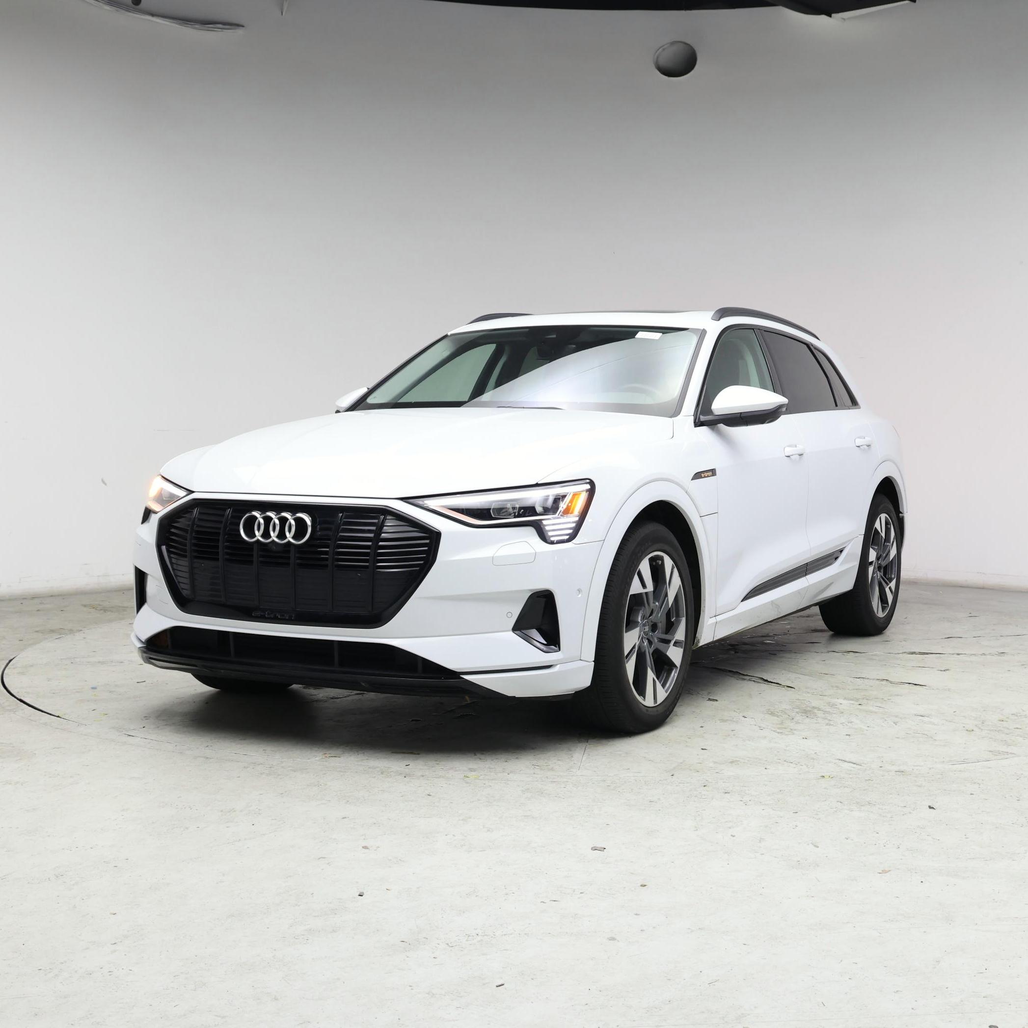 Thumbnail: 2022 Audi e-tron - 4