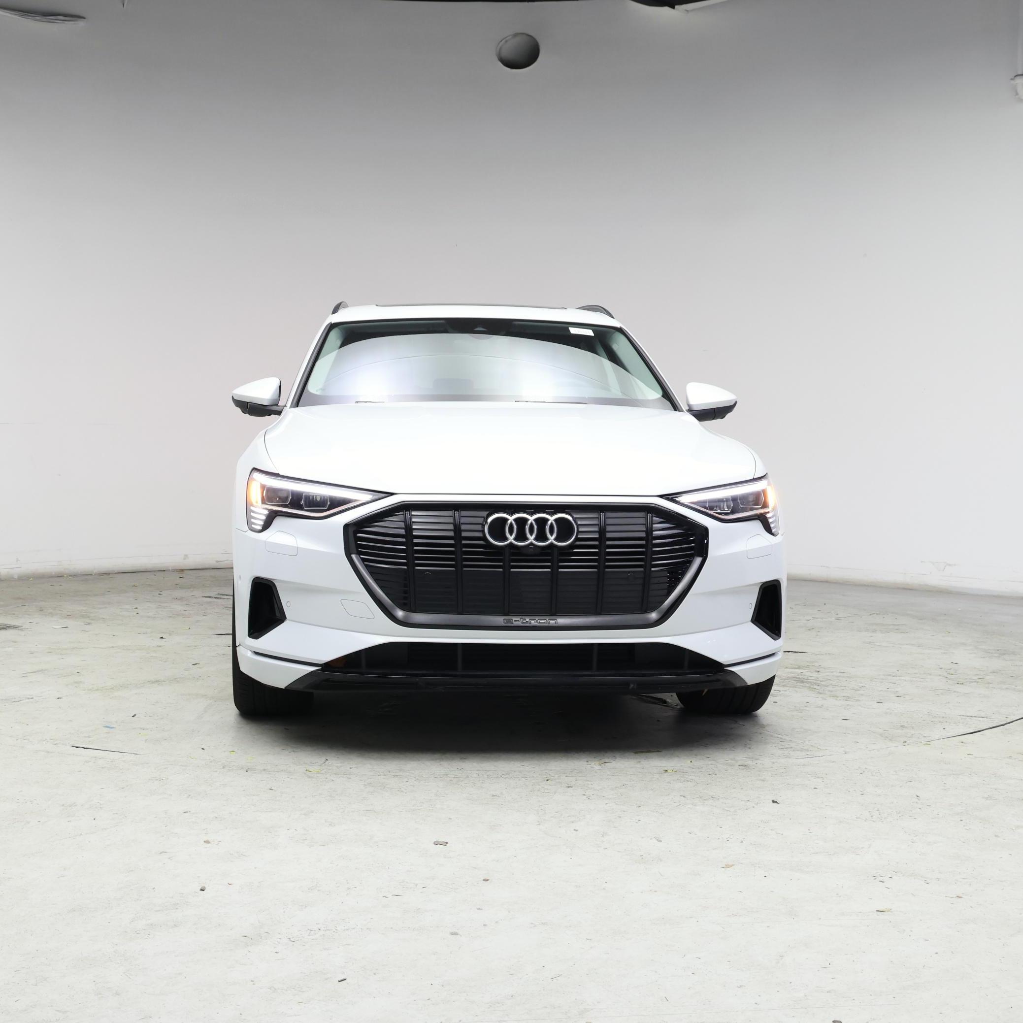 Thumbnail: 2022 Audi e-tron - 5