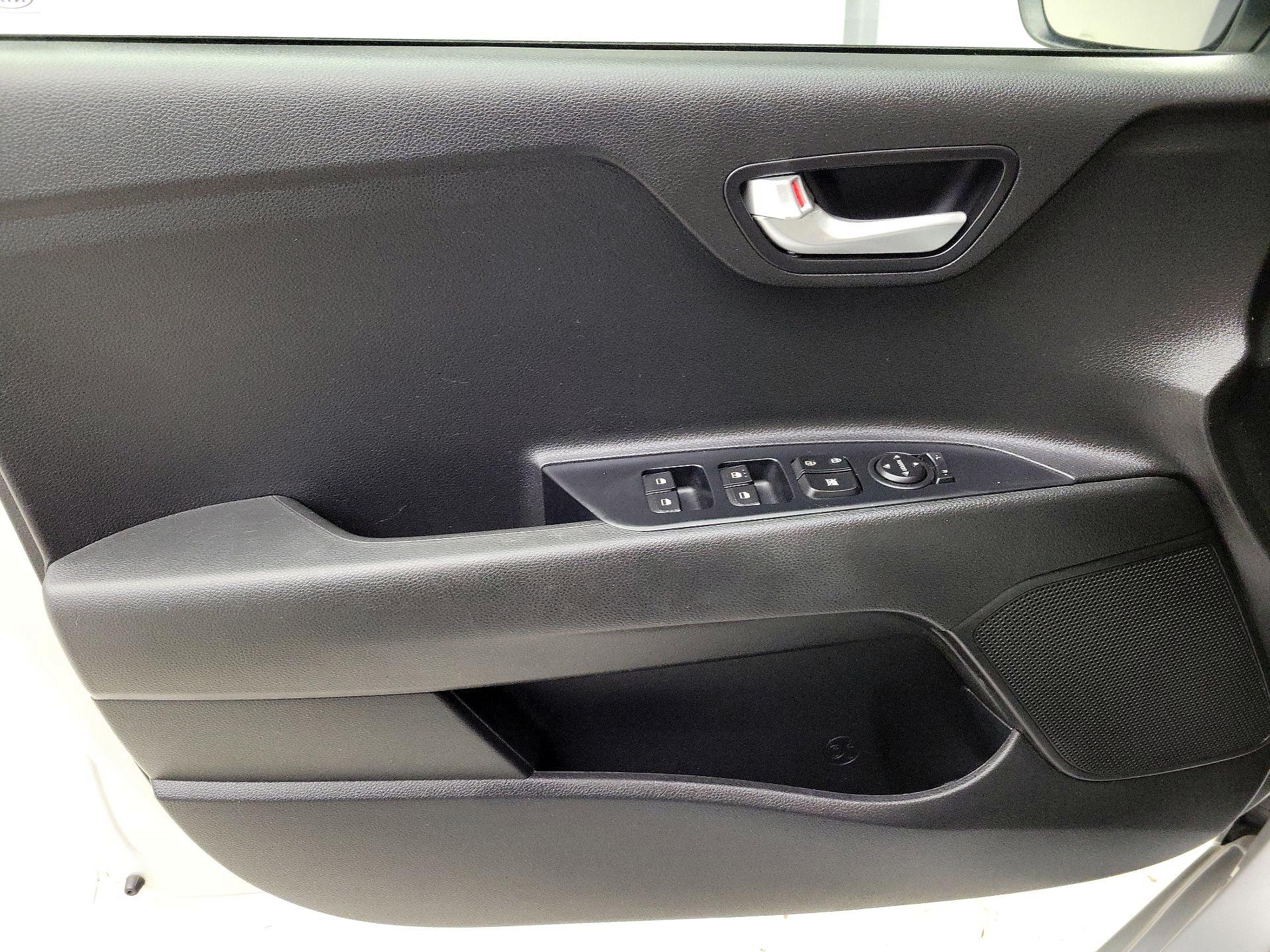 Thumbnail: 2020 Kia Rio - 12