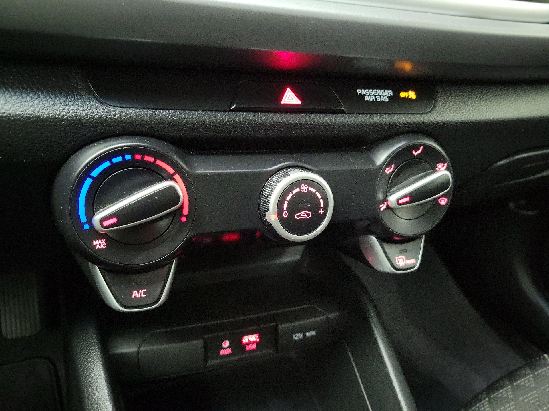 Thumbnail: 2020 Kia Rio - 16