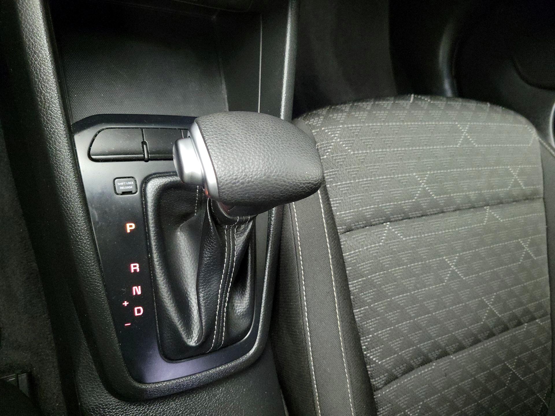 Thumbnail: 2020 Kia Rio - 17