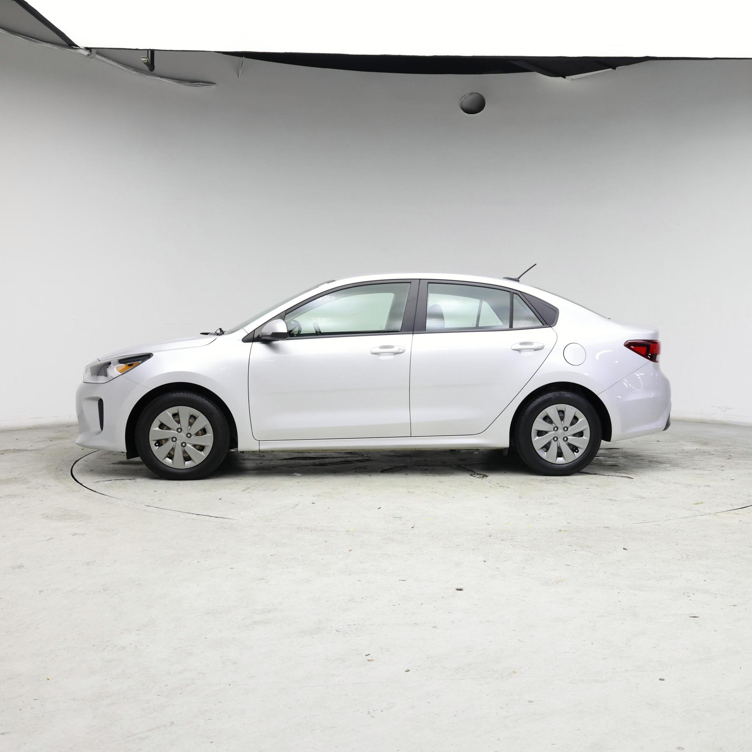 Thumbnail: 2020 Kia Rio - 3