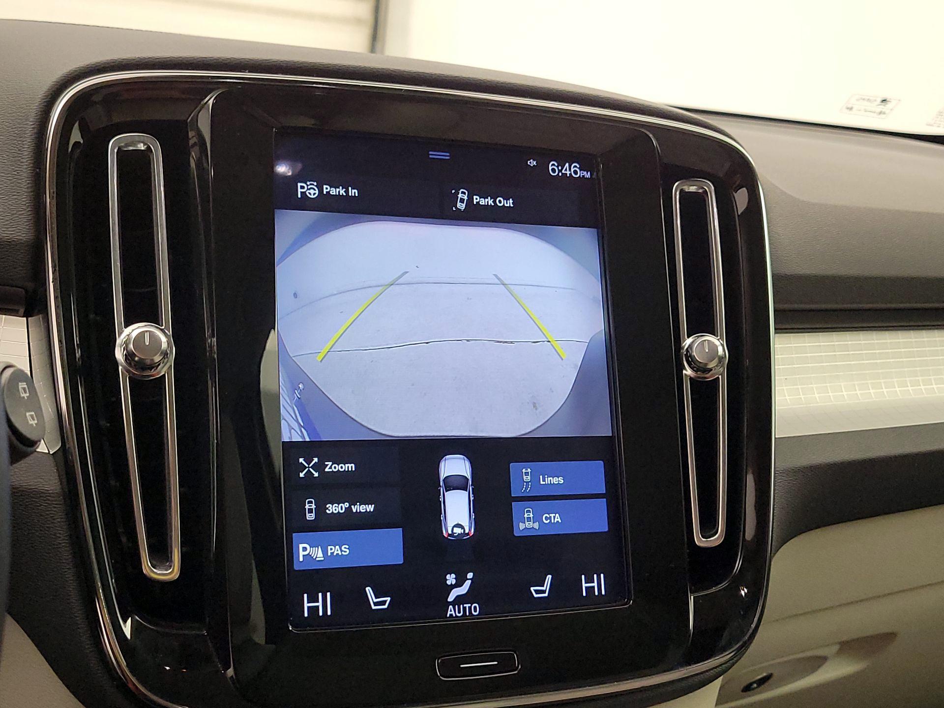 Thumbnail: 2019 Volvo XC40 - 14