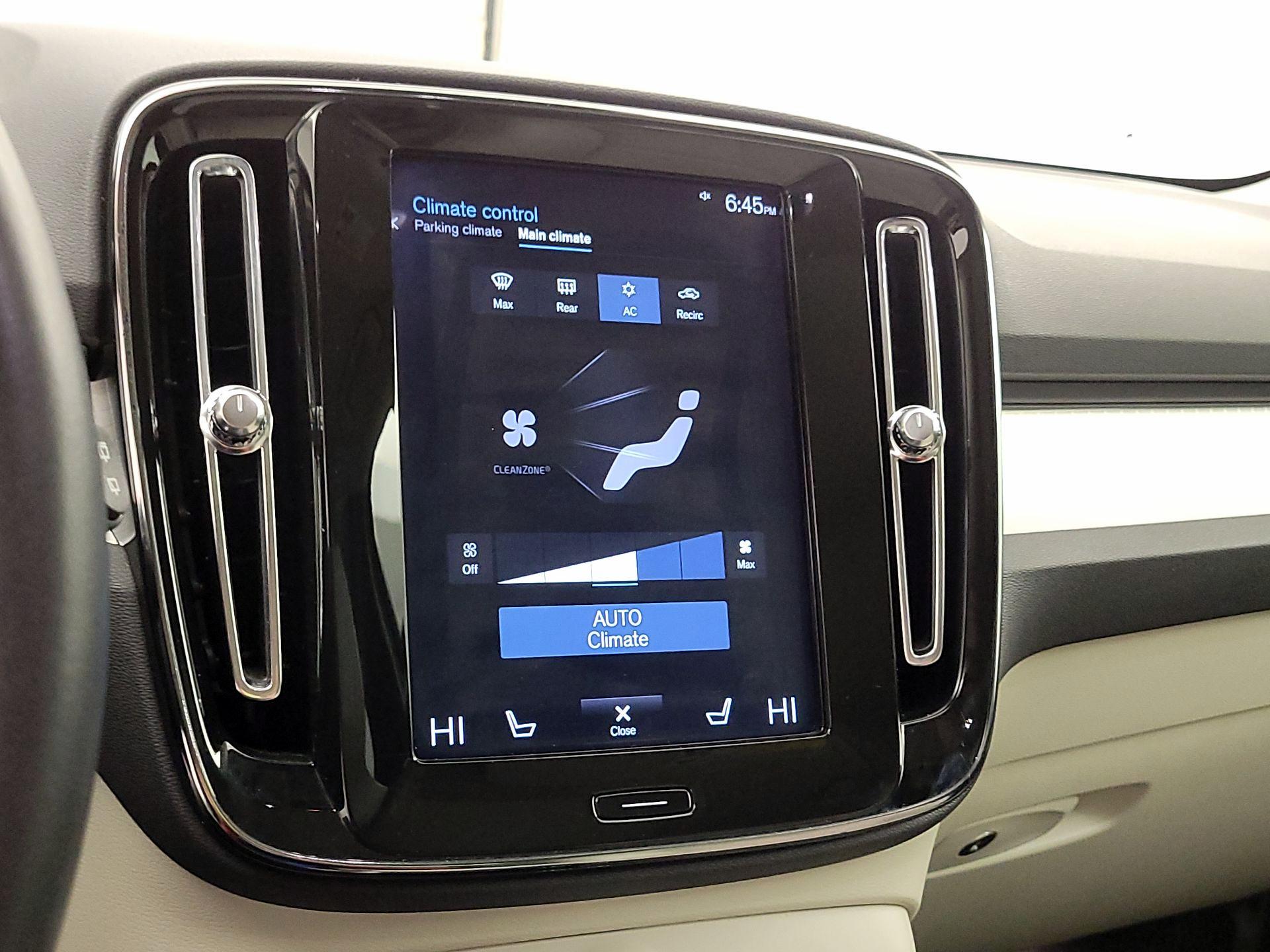 Thumbnail: 2019 Volvo XC40 - 16