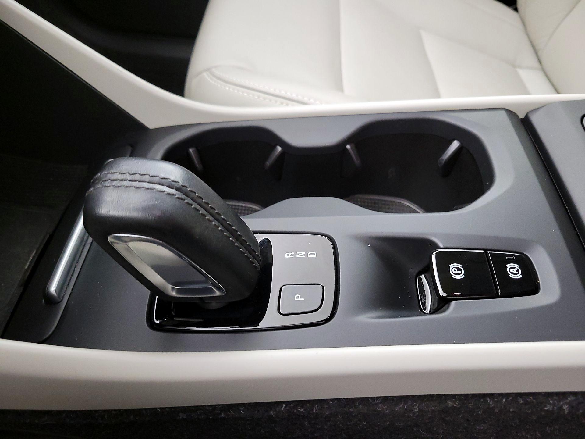 Thumbnail: 2019 Volvo XC40 - 17