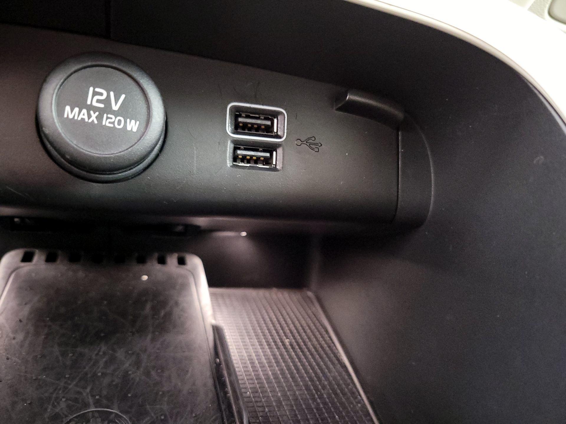 Thumbnail: 2019 Volvo XC40 - 18