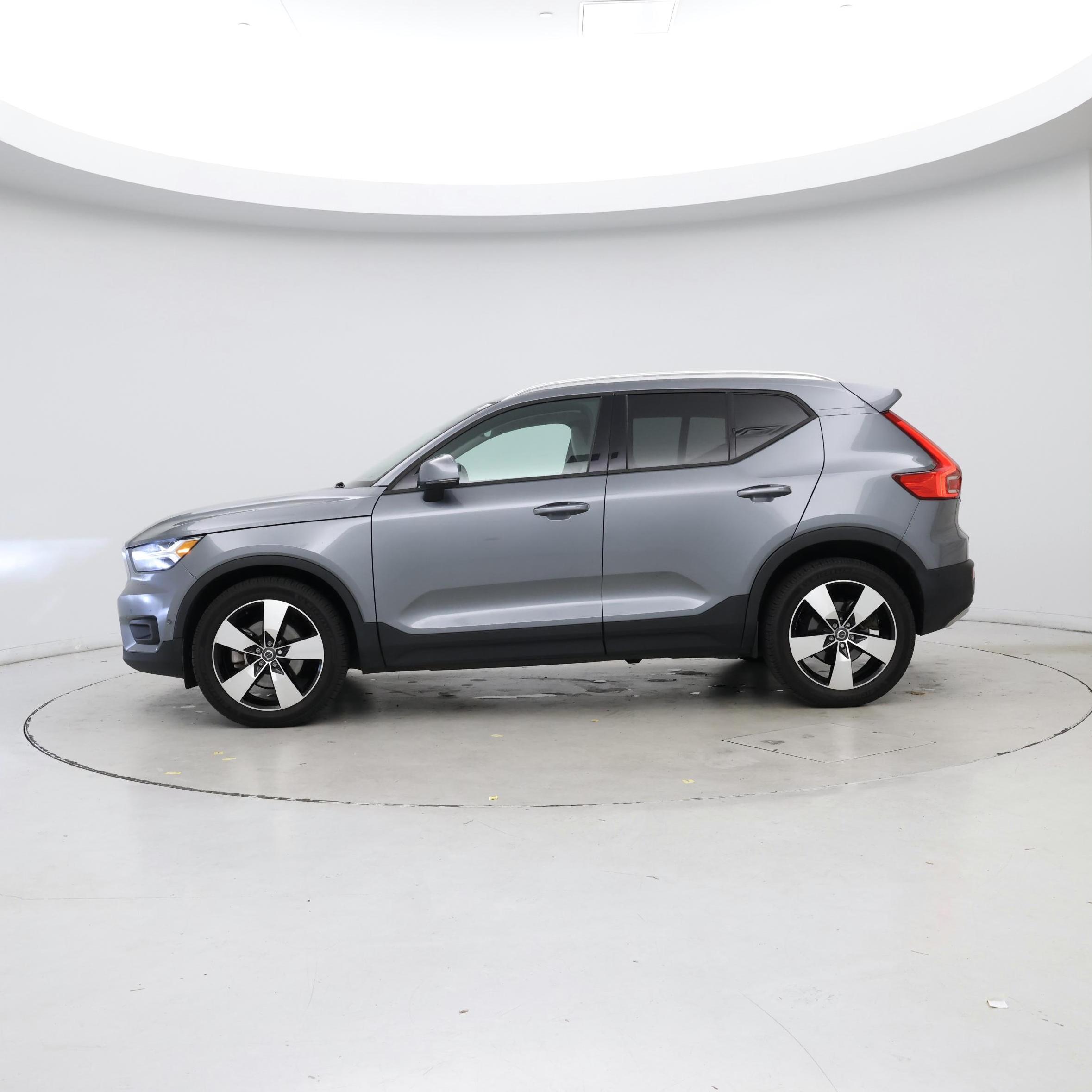Thumbnail: 2019 Volvo XC40 - 3