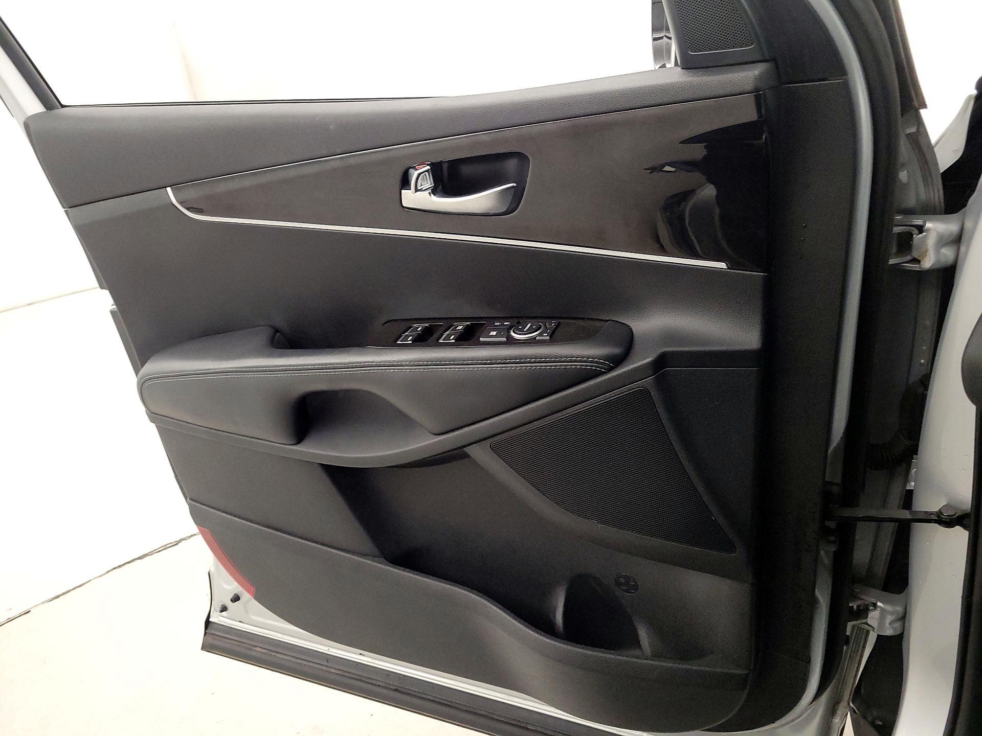 Thumbnail: 2017 Kia Sorento - 12