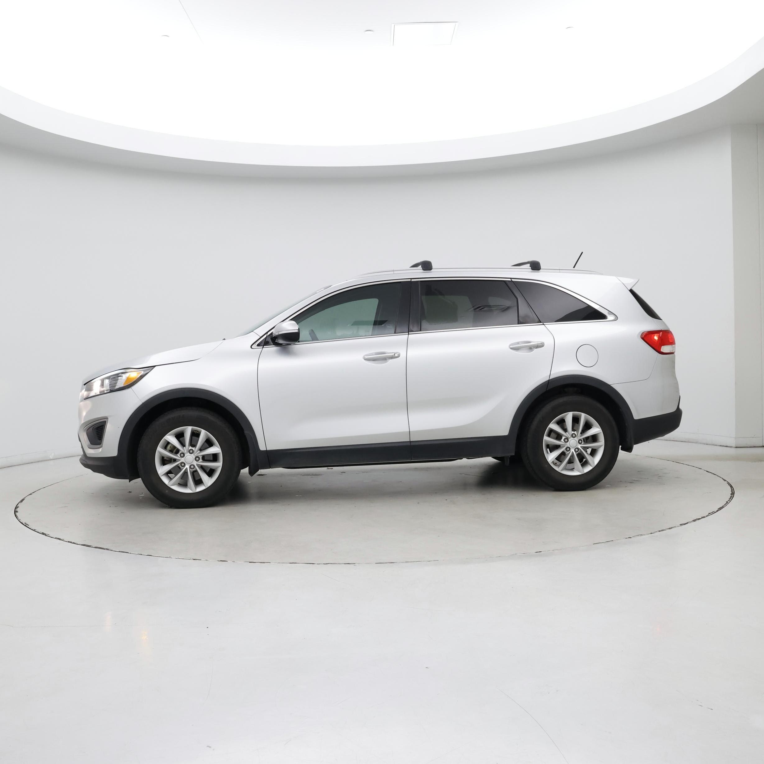 Thumbnail: 2017 Kia Sorento - 3