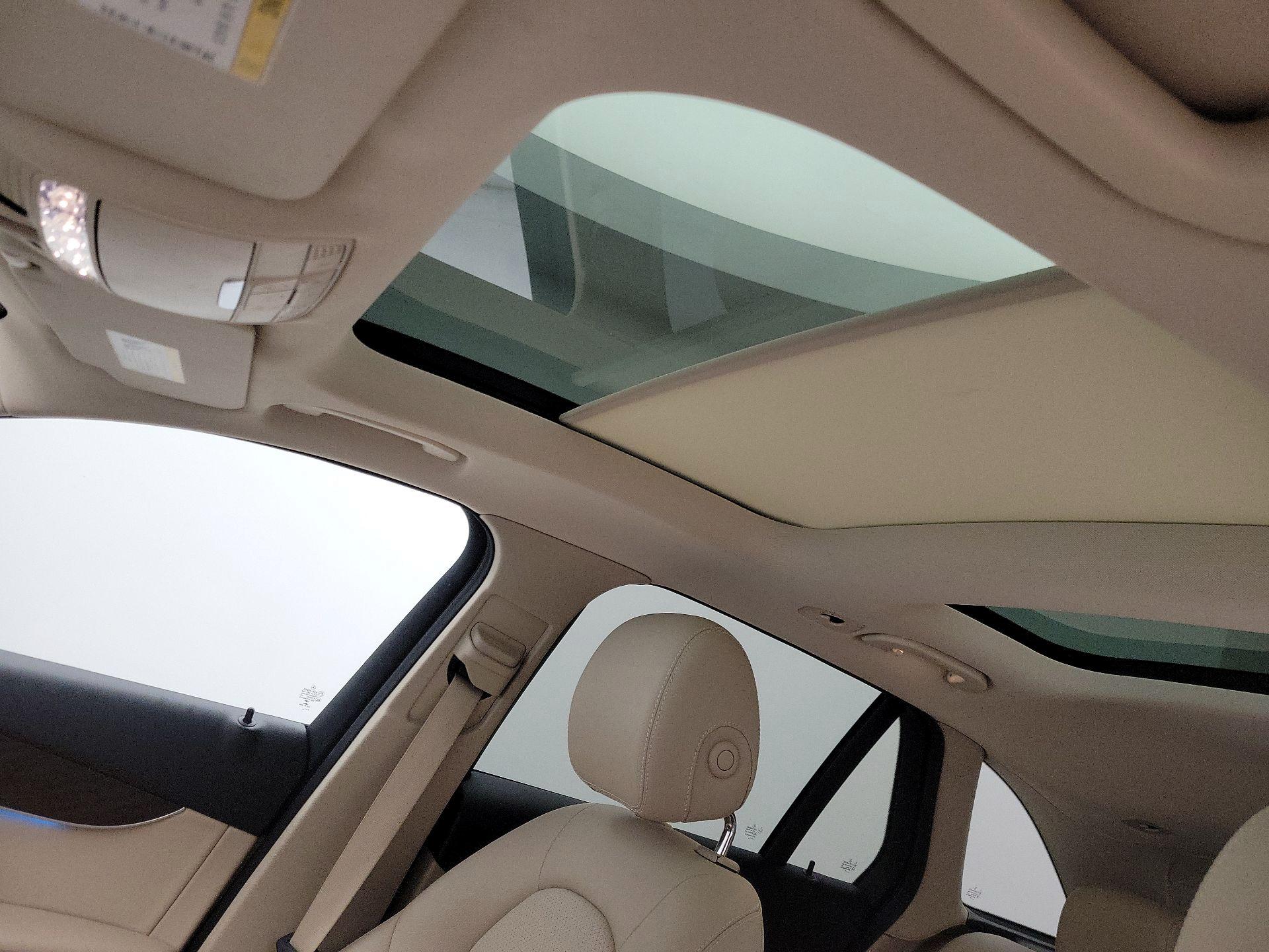 Thumbnail: 2019 Mercedes-Benz GLC - 19