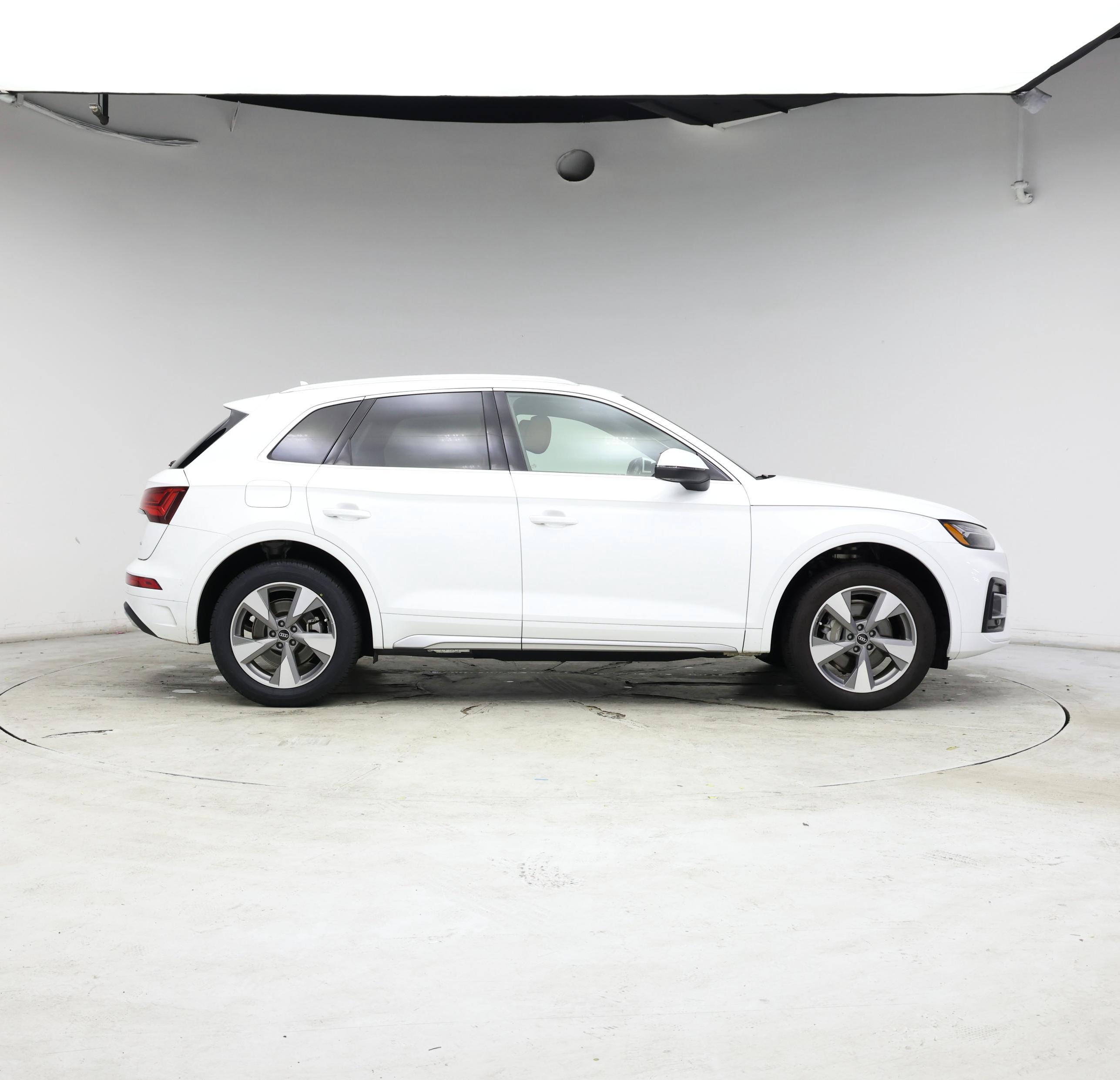 Thumbnail: 2023 Audi Q5 - 7