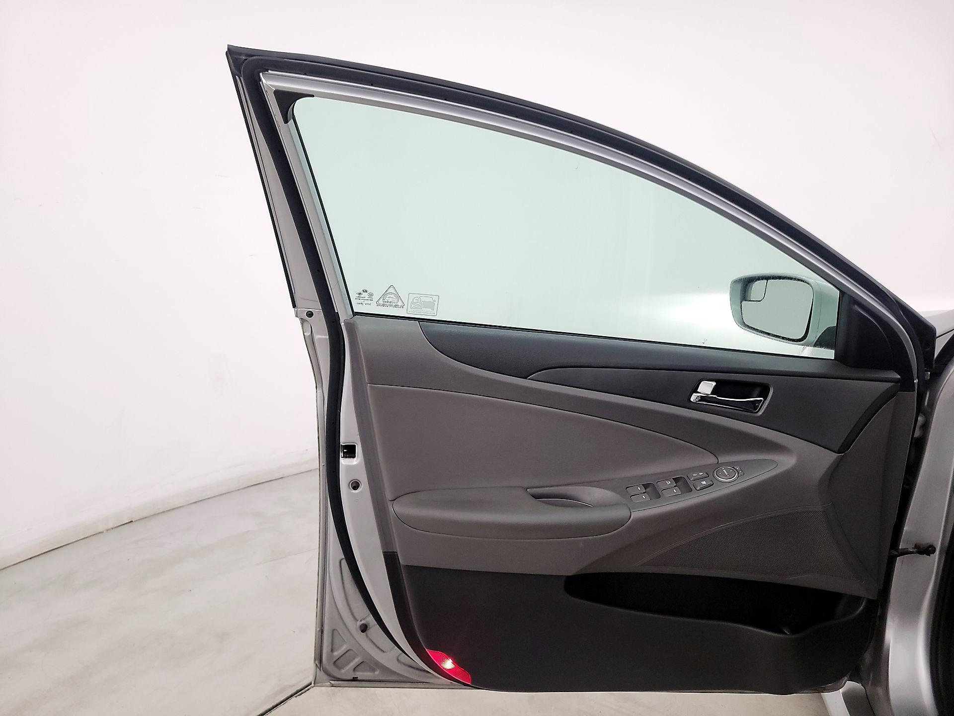 Thumbnail: 2014 Hyundai Sonata - 12