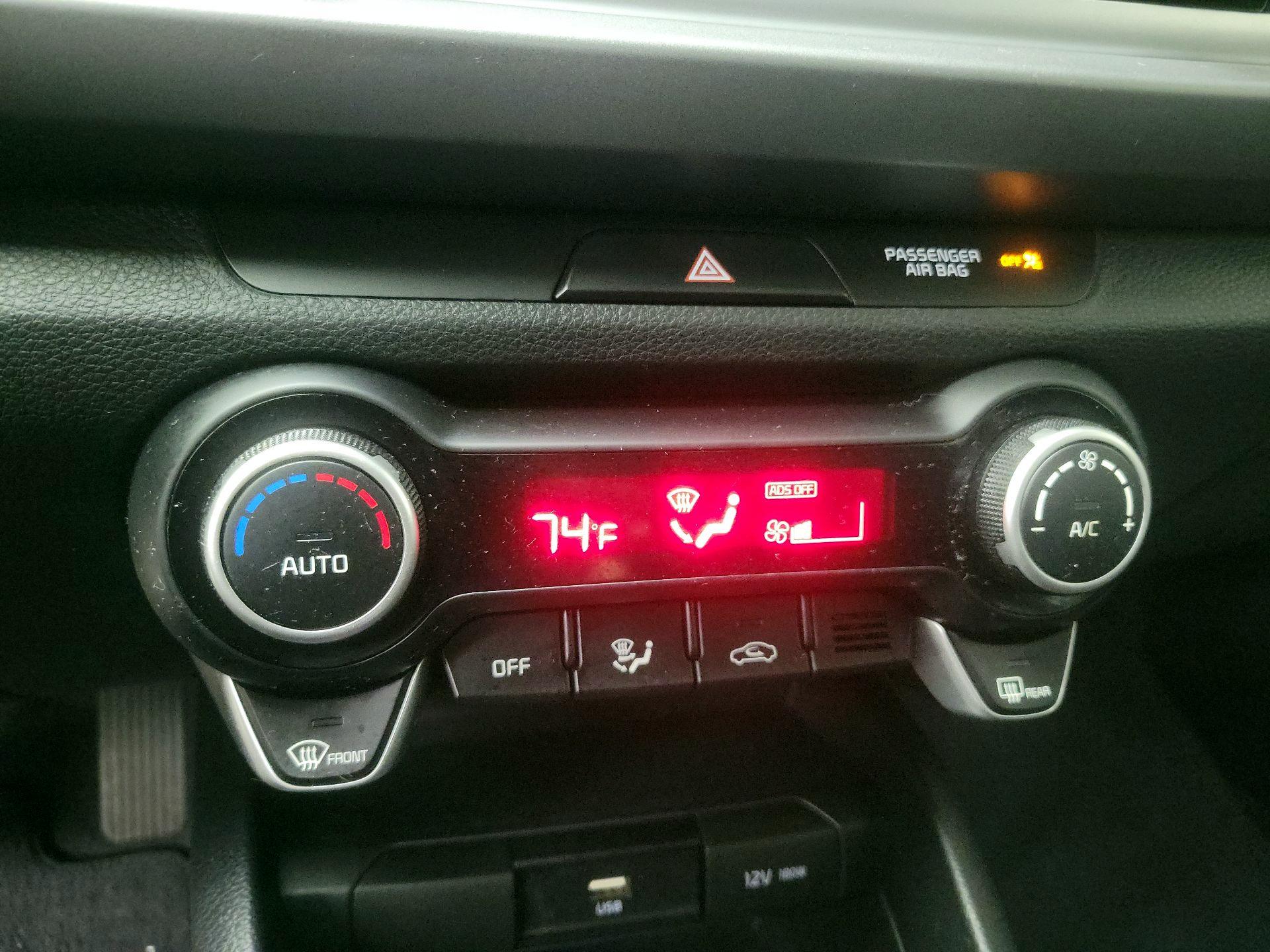 Thumbnail: 2021 Kia Rio - 16